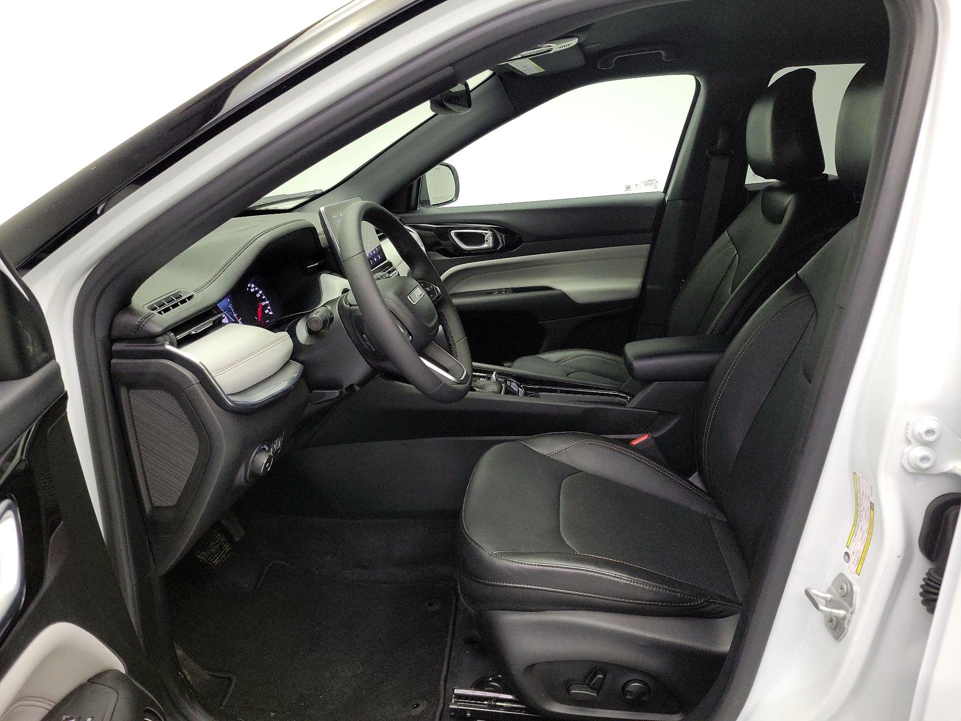 Thumbnail: 2023 Jeep Compass - 11