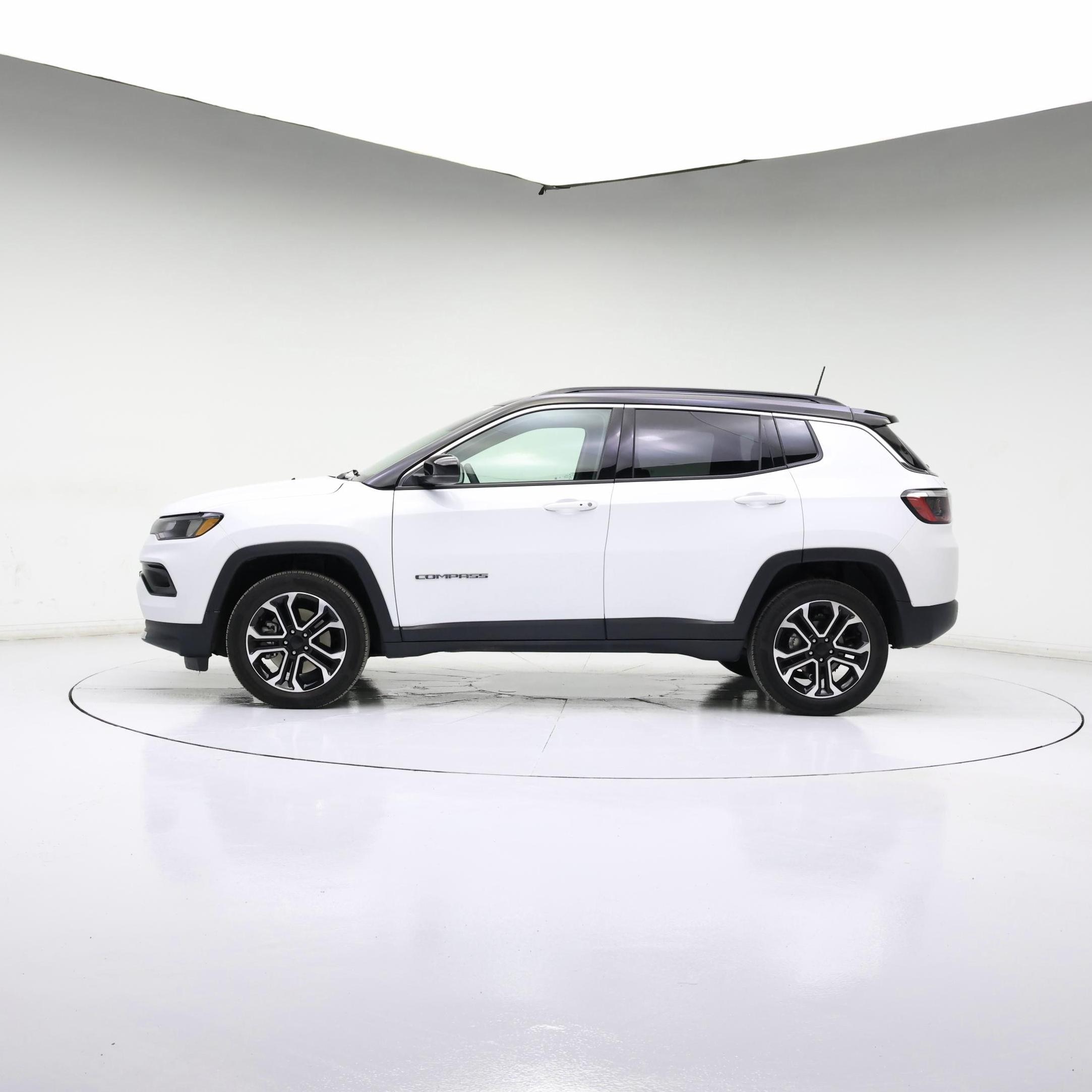 Thumbnail: 2023 Jeep Compass - 3