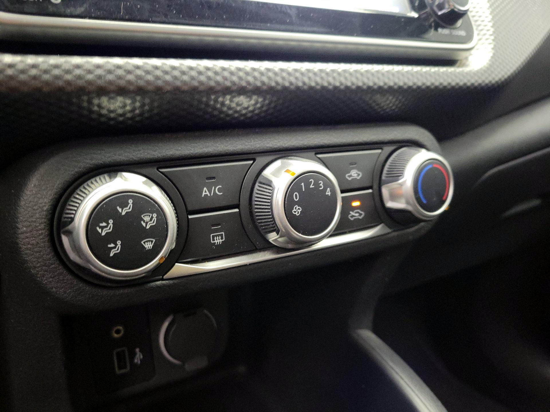 Thumbnail: 2020 Nissan Kicks - 16