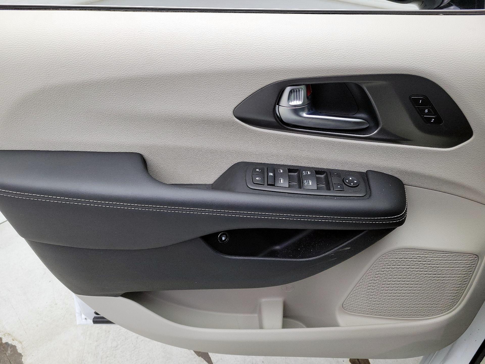 Thumbnail: 2024 Chrysler Pacifica - 12