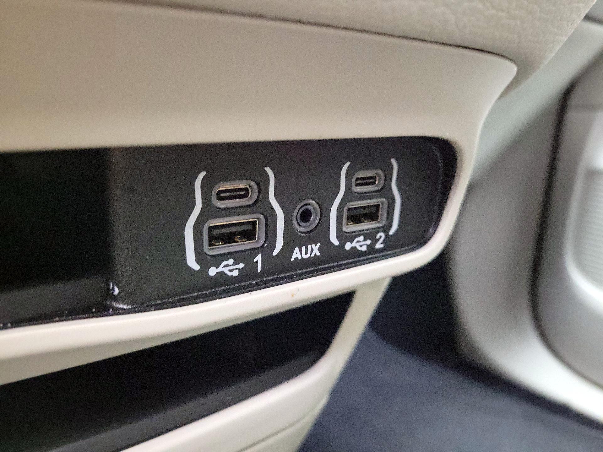 Thumbnail: 2024 Chrysler Pacifica - 19