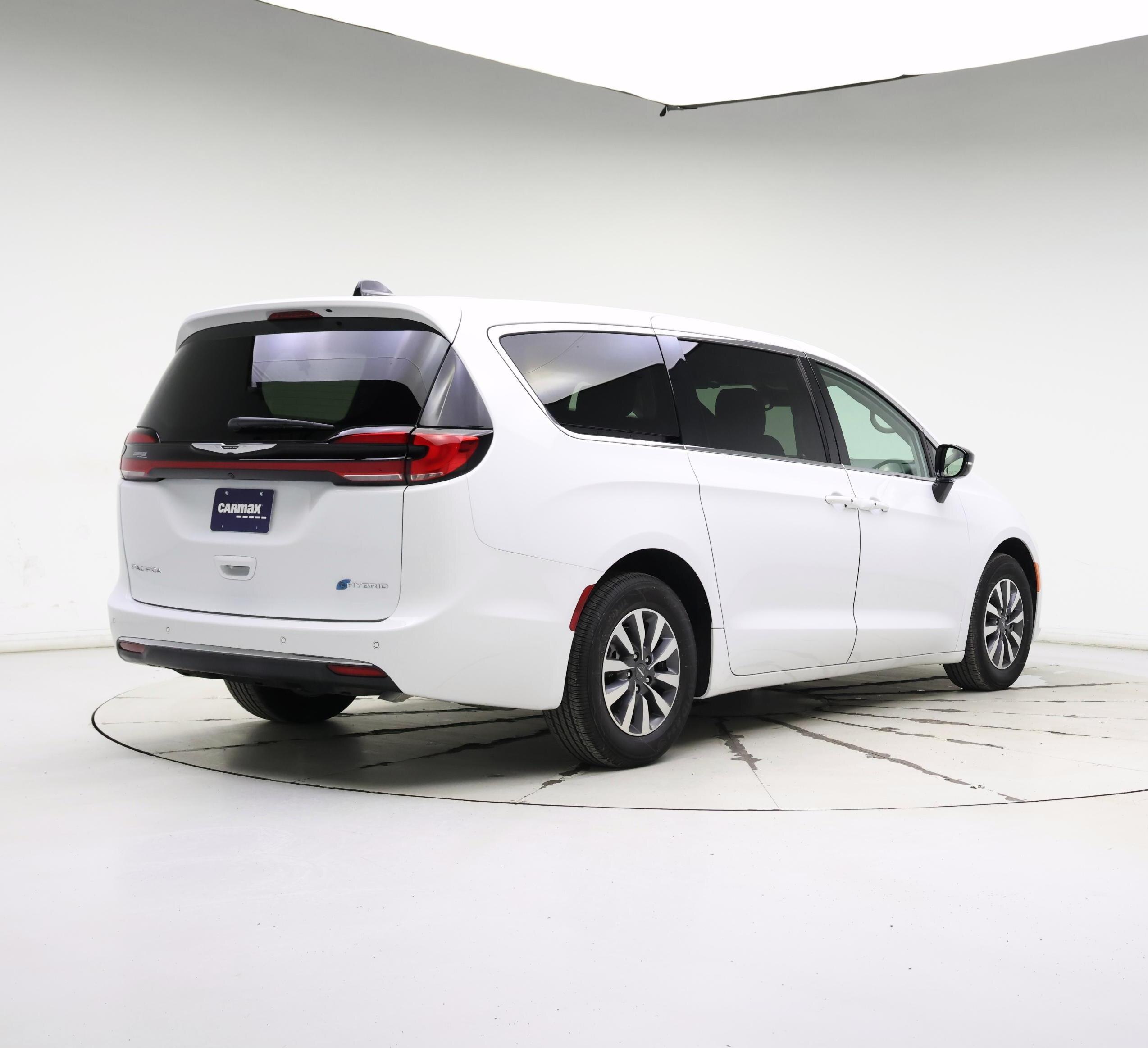 Thumbnail: 2024 Chrysler Pacifica - 8