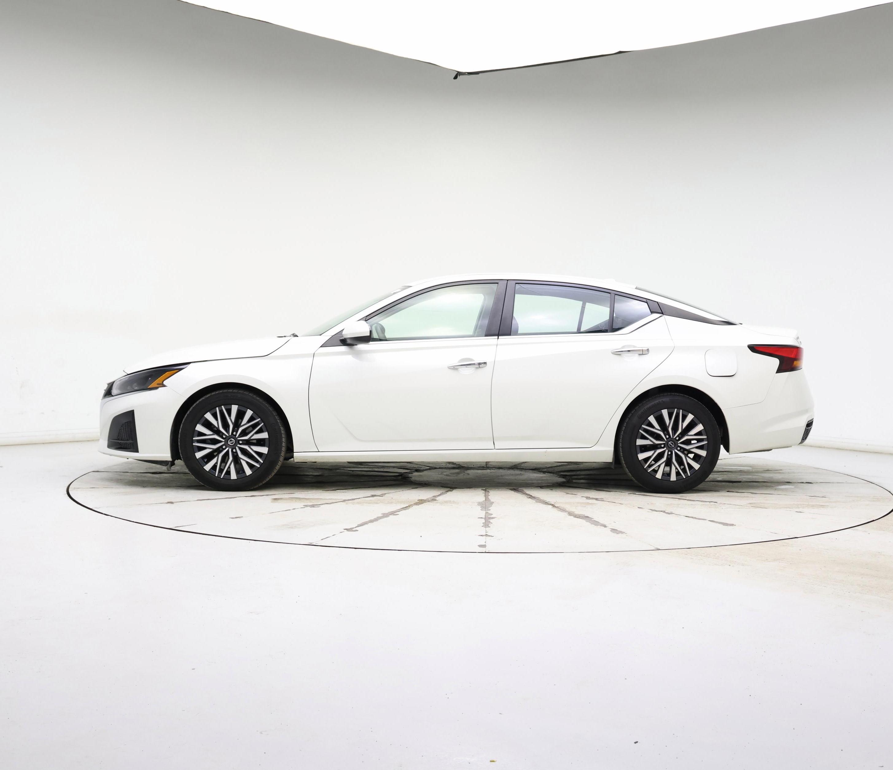 Thumbnail: 2023 Nissan Altima - 3