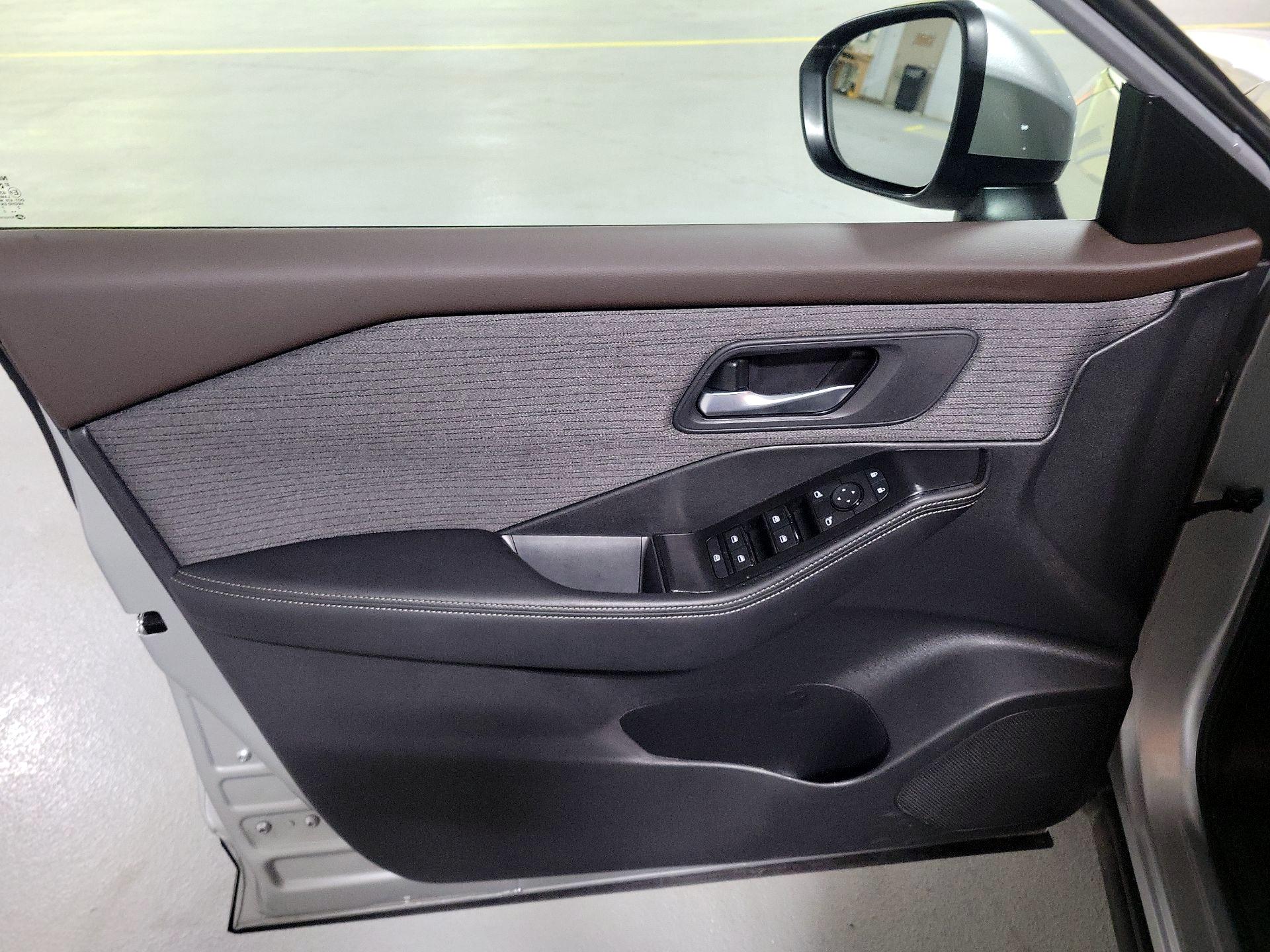 Thumbnail: 2022 Nissan Rogue - 10