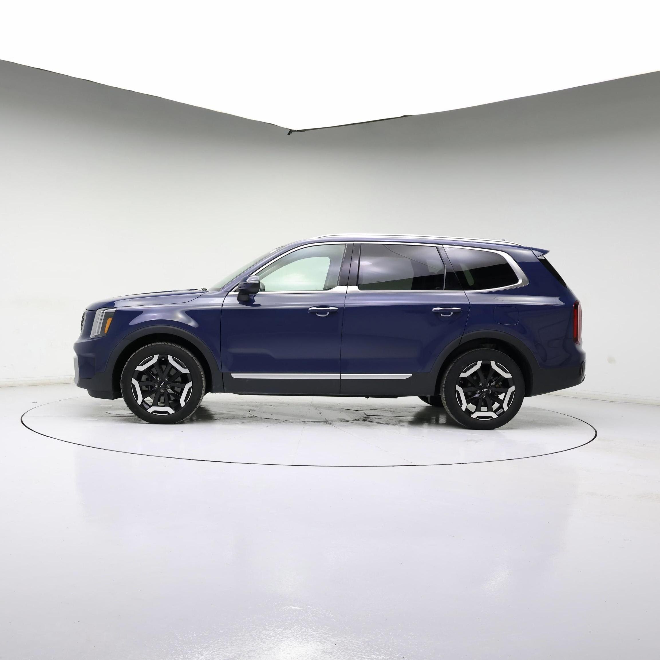 Thumbnail: 2023 Kia Telluride - 3