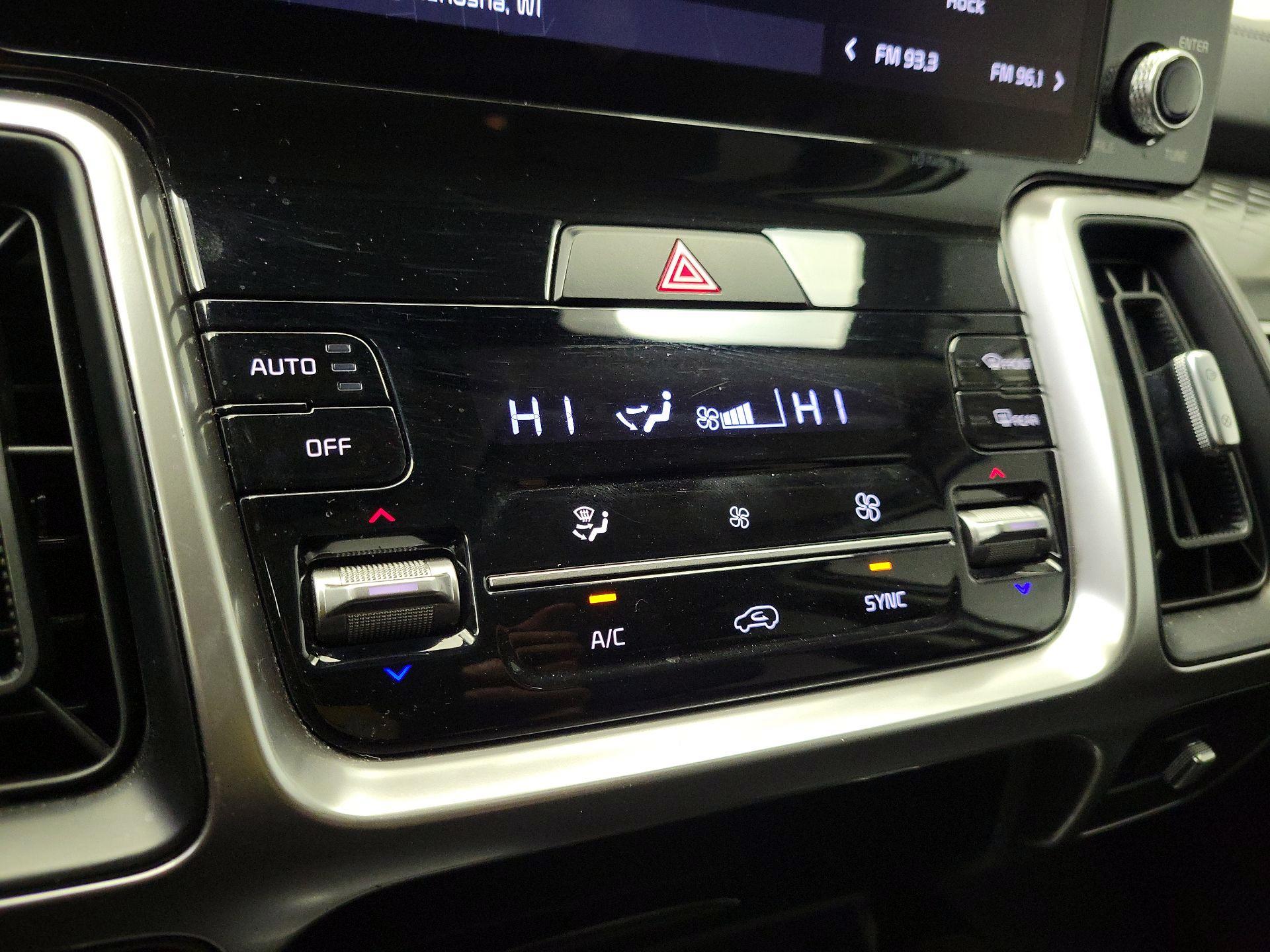 Thumbnail: 2023 Kia Sorento - 17