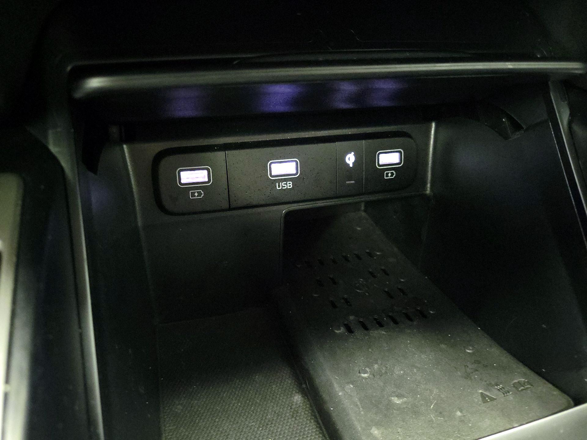 Thumbnail: 2023 Kia Sorento - 19