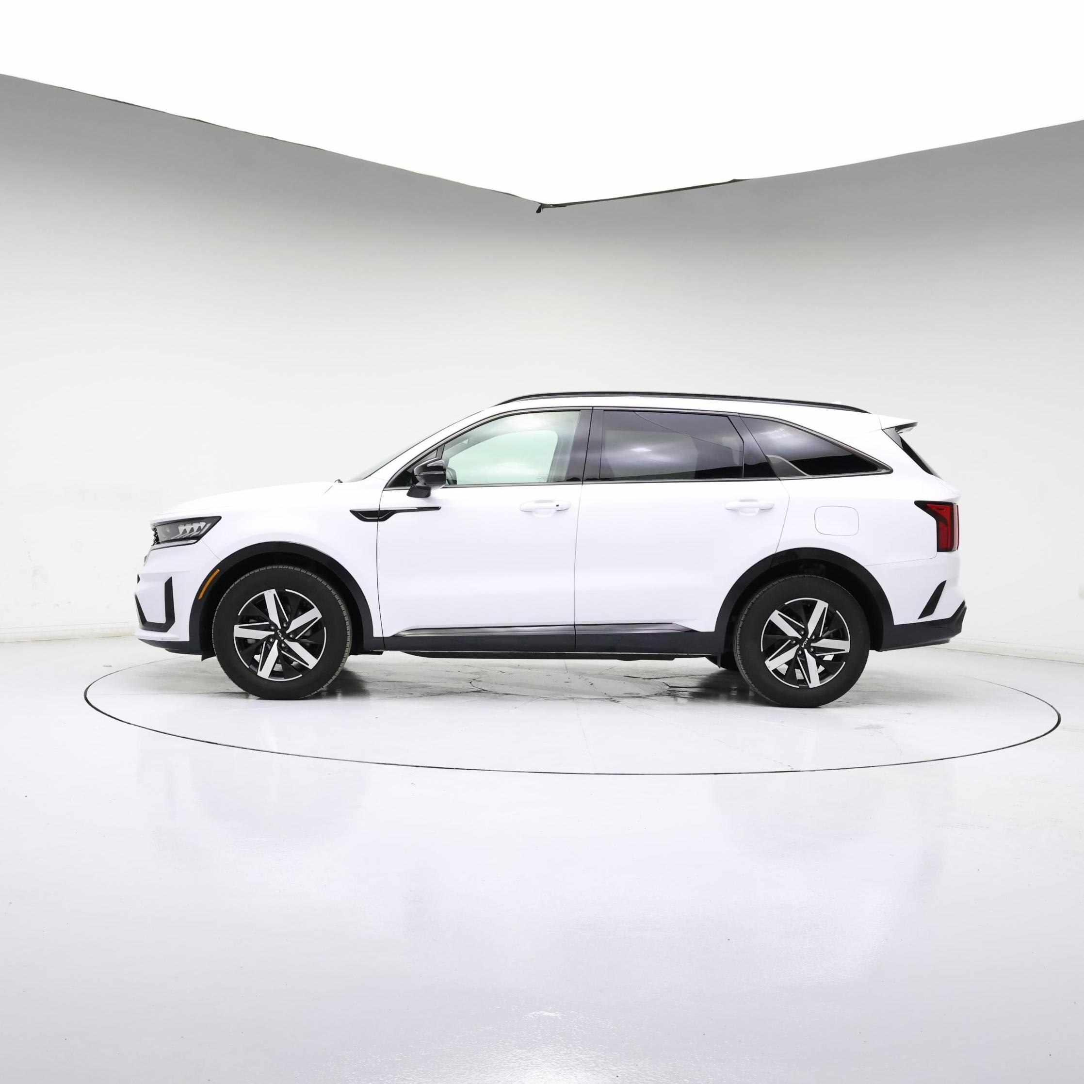 Thumbnail: 2023 Kia Sorento - 3