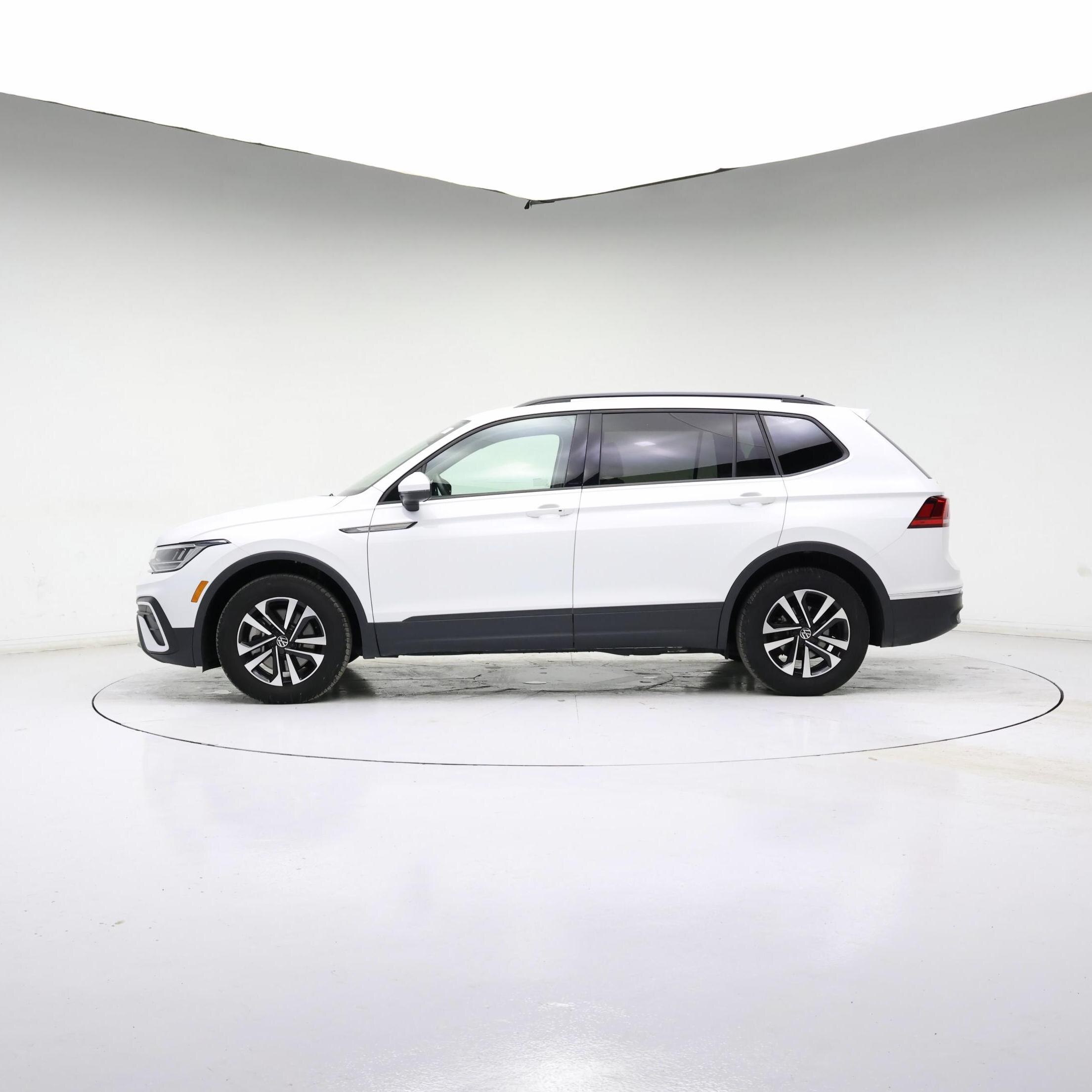 Thumbnail: 2024 Volkswagen Tiguan - 3