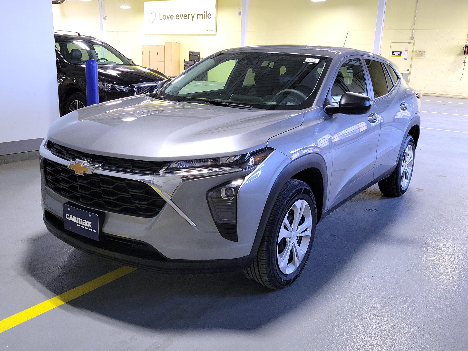 Thumbnail: 2024 Chevrolet Trax - 3