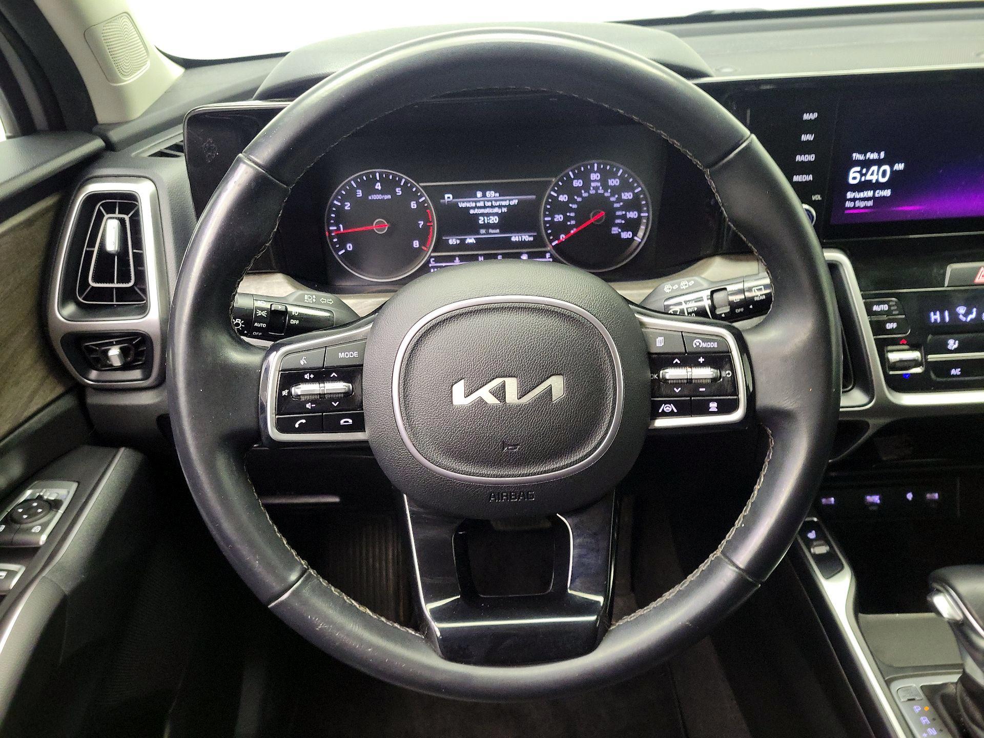 Thumbnail: 2023 Kia Sorento - 10