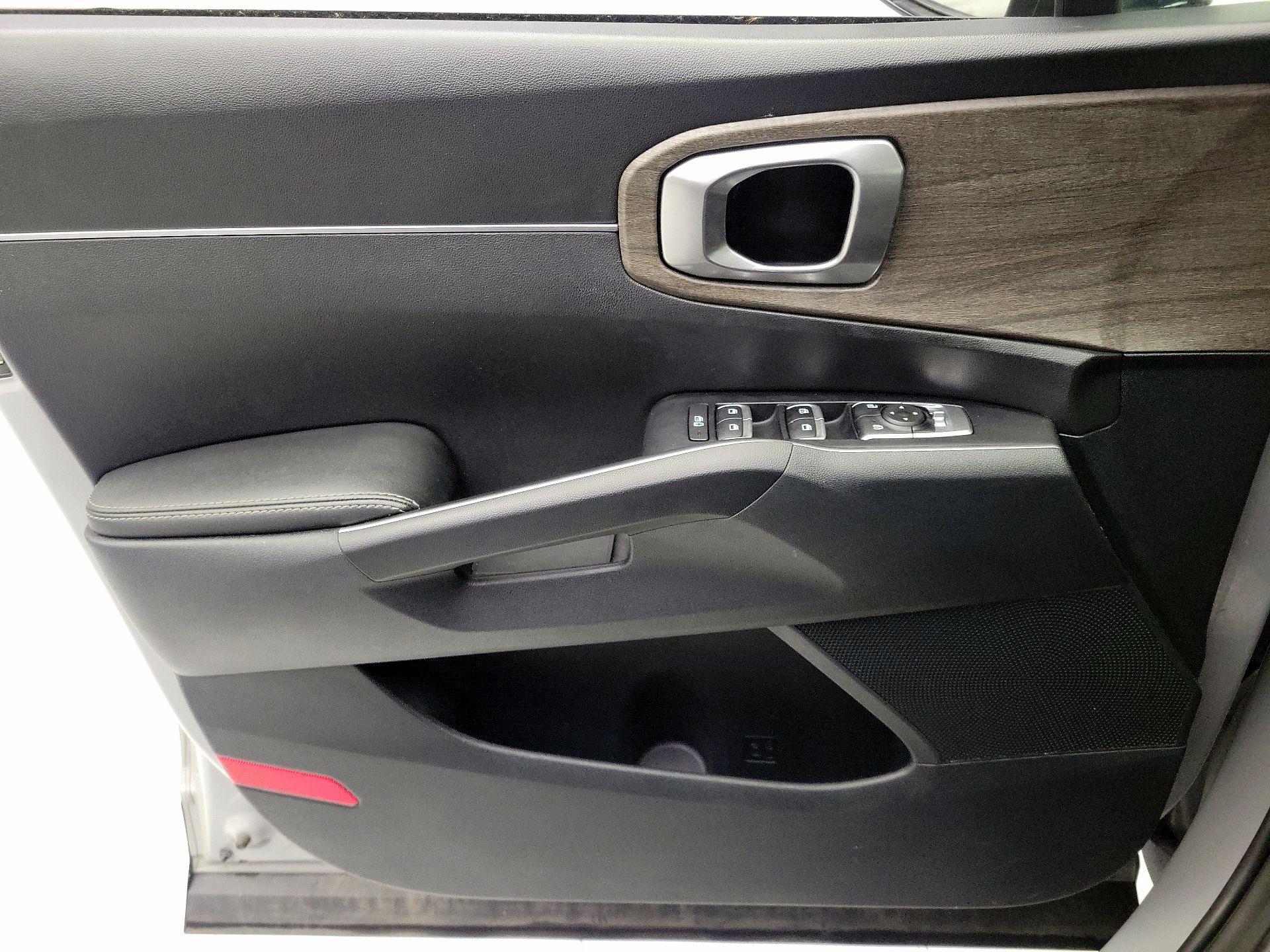 Thumbnail: 2023 Kia Sorento - 12