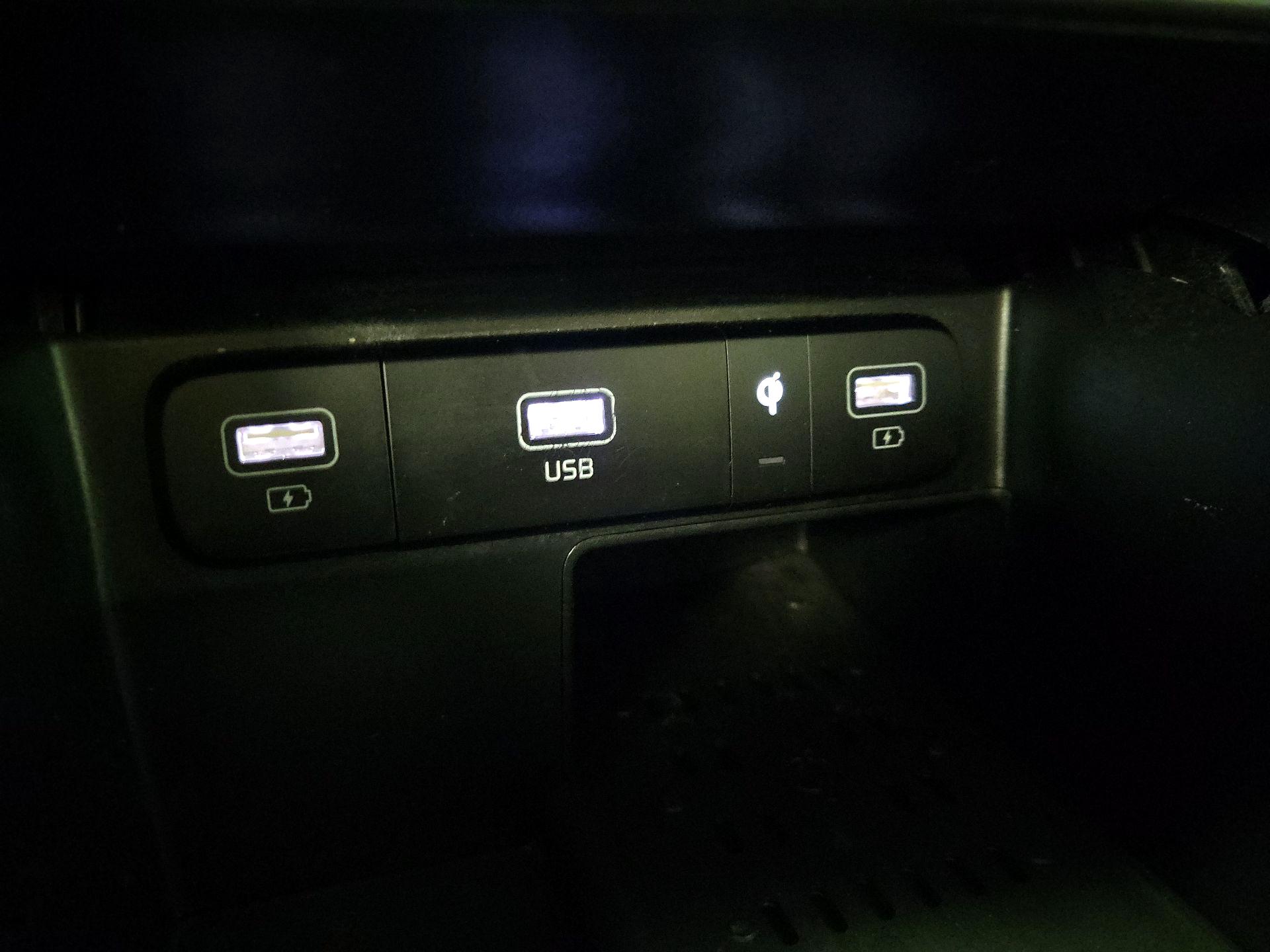 Thumbnail: 2023 Kia Sorento - 18