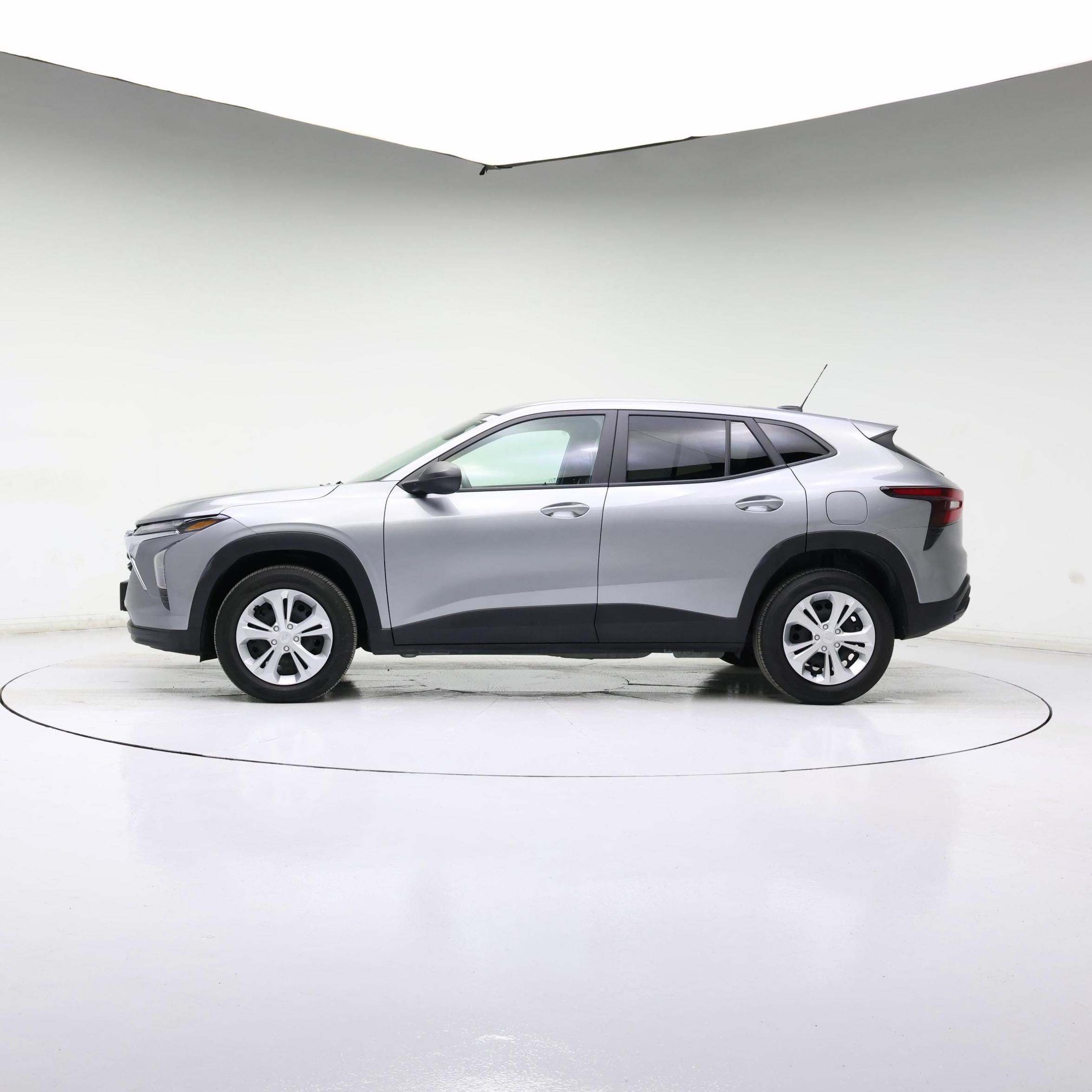 Thumbnail: 2024 Chevrolet Trax - 3