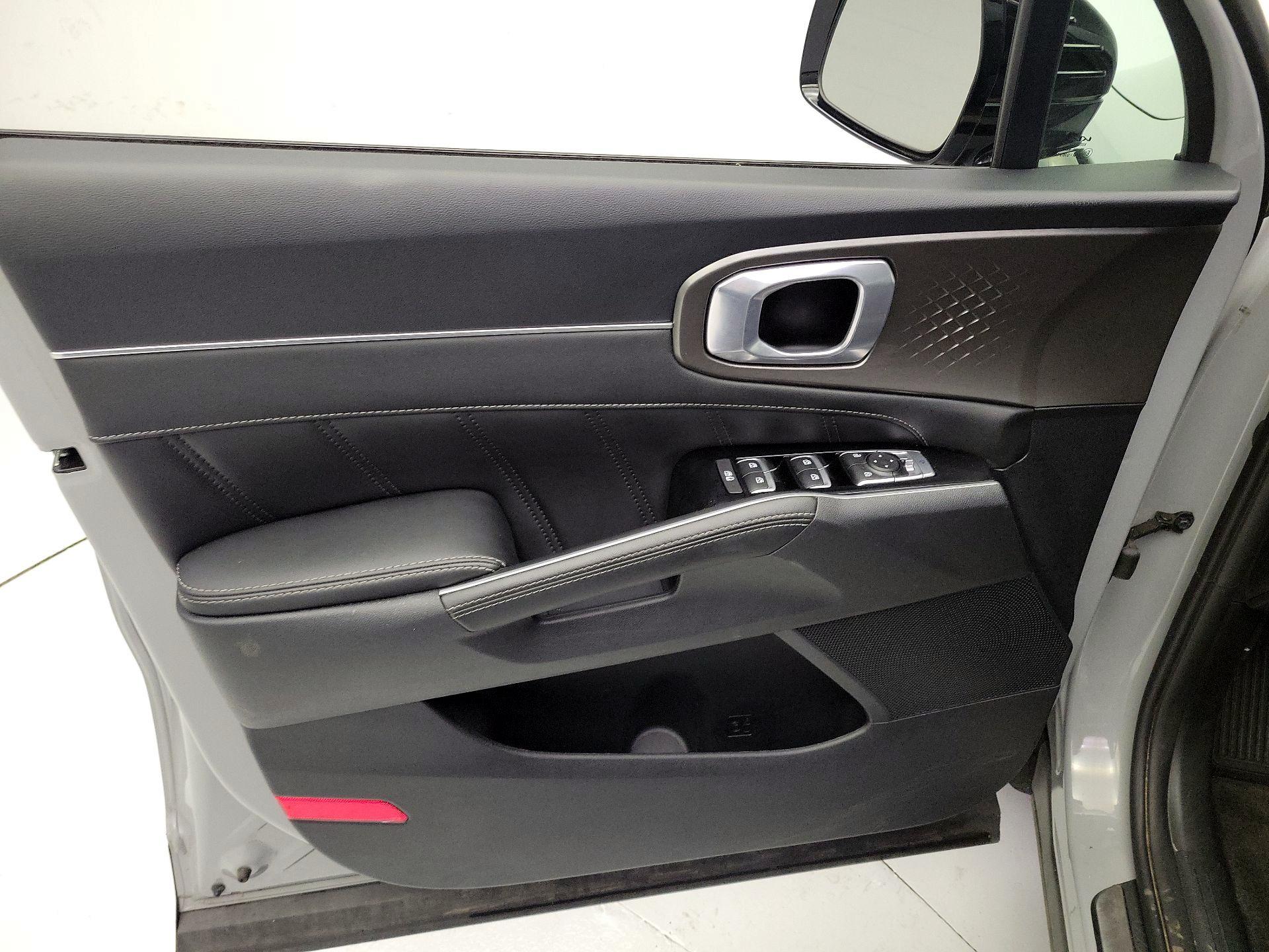 Thumbnail: 2023 Kia Sorento - 12