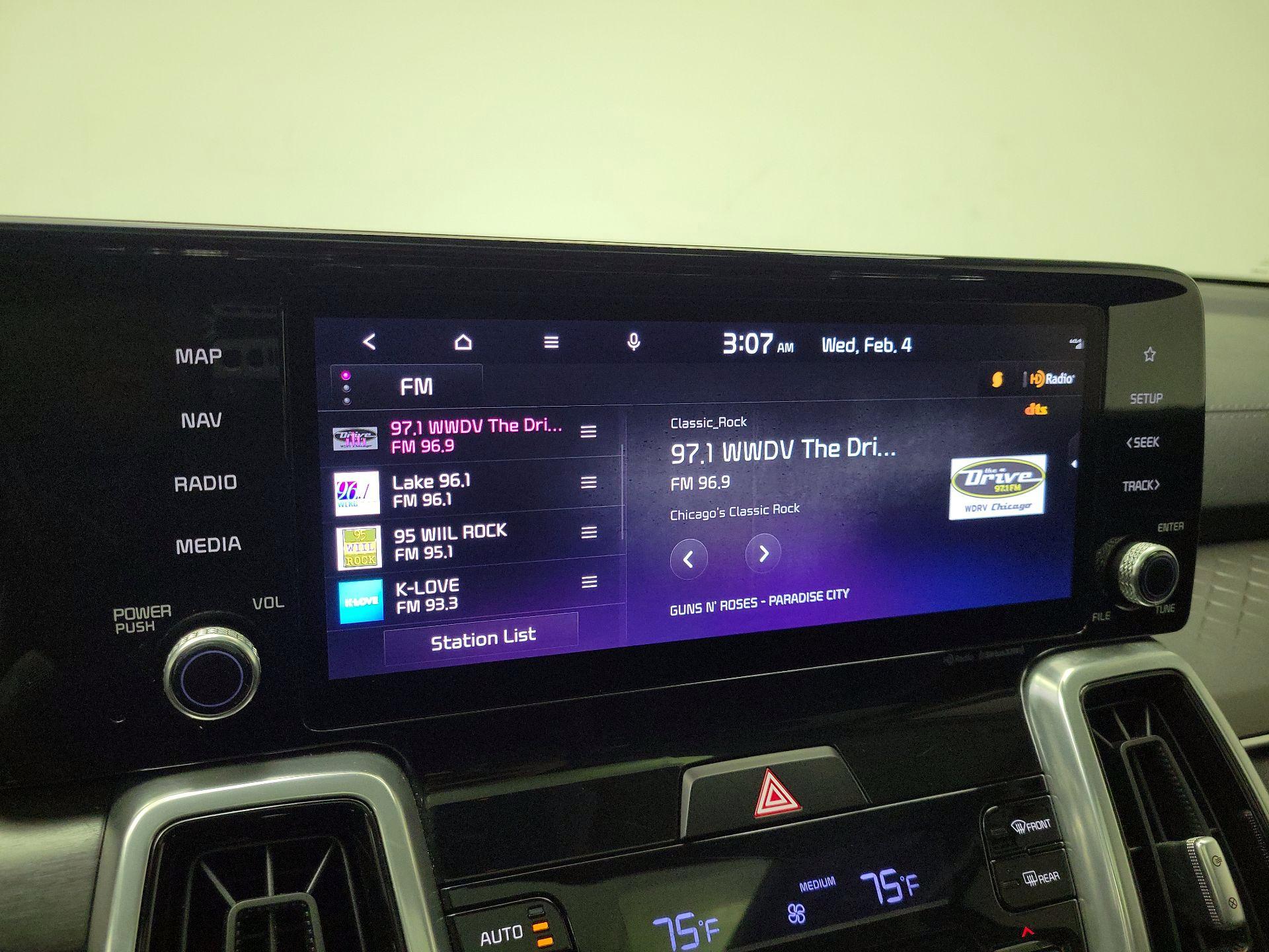 Thumbnail: 2023 Kia Sorento - 16