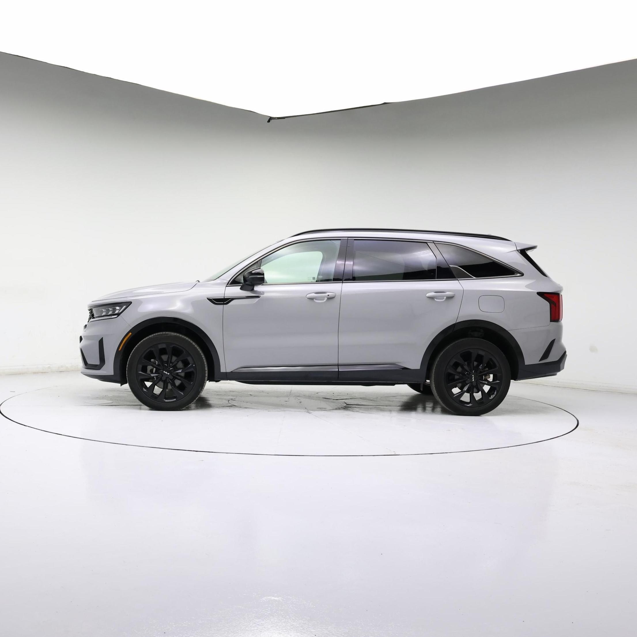 Thumbnail: 2023 Kia Sorento - 3