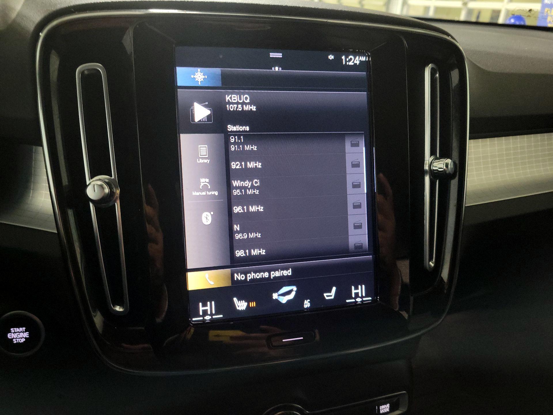 Thumbnail: 2022 Volvo XC40 - 14