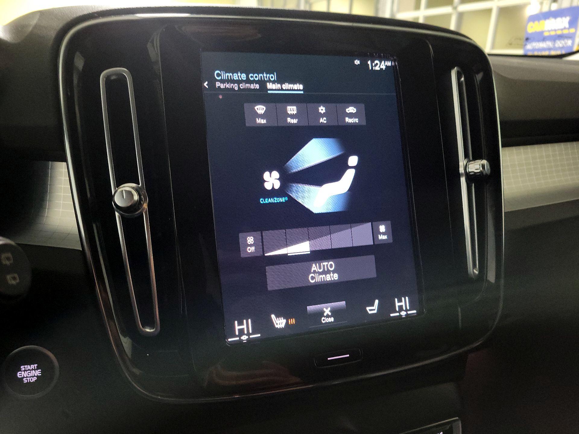 Thumbnail: 2022 Volvo XC40 - 15