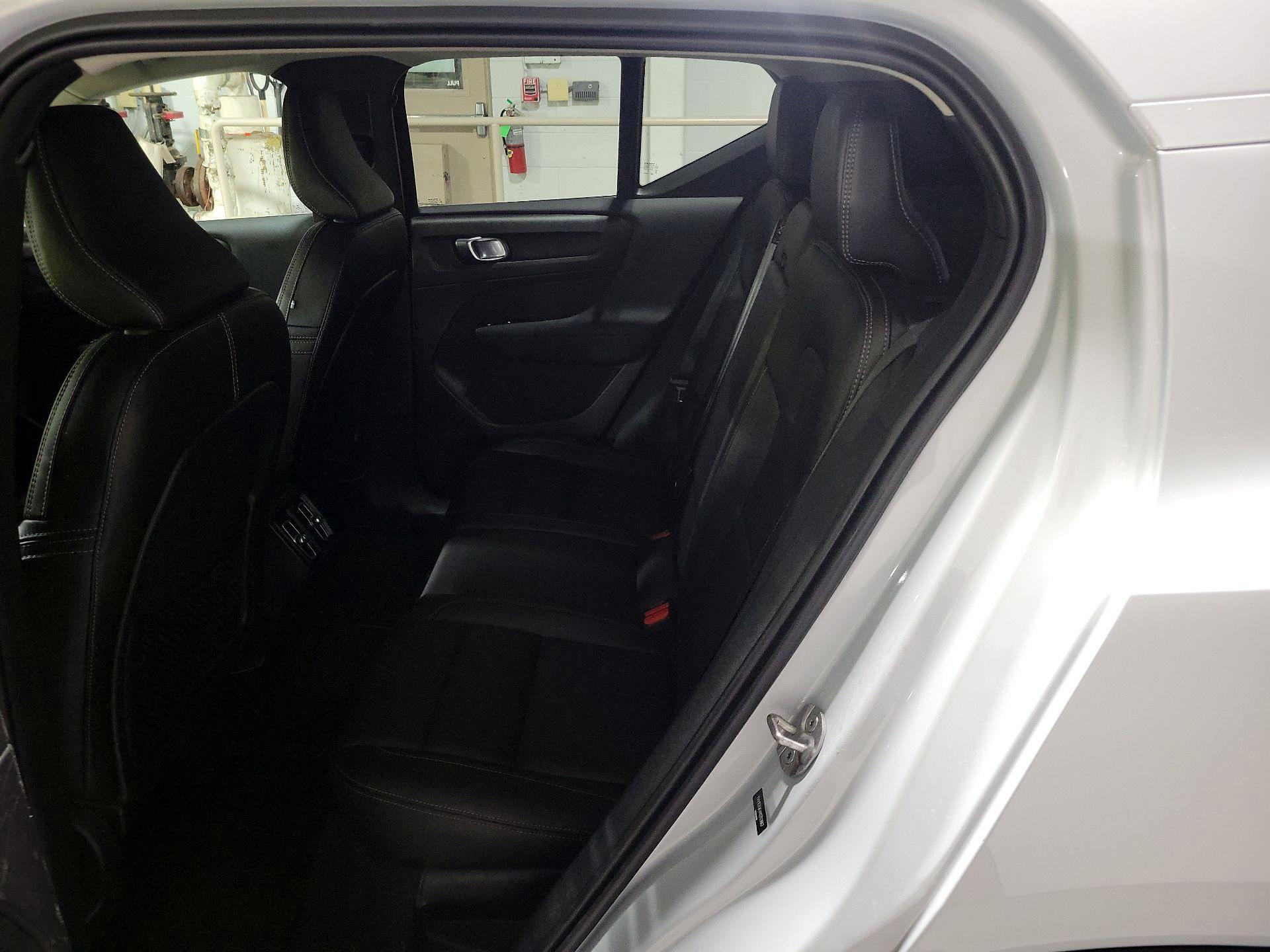 Thumbnail: 2022 Volvo XC40 - 18