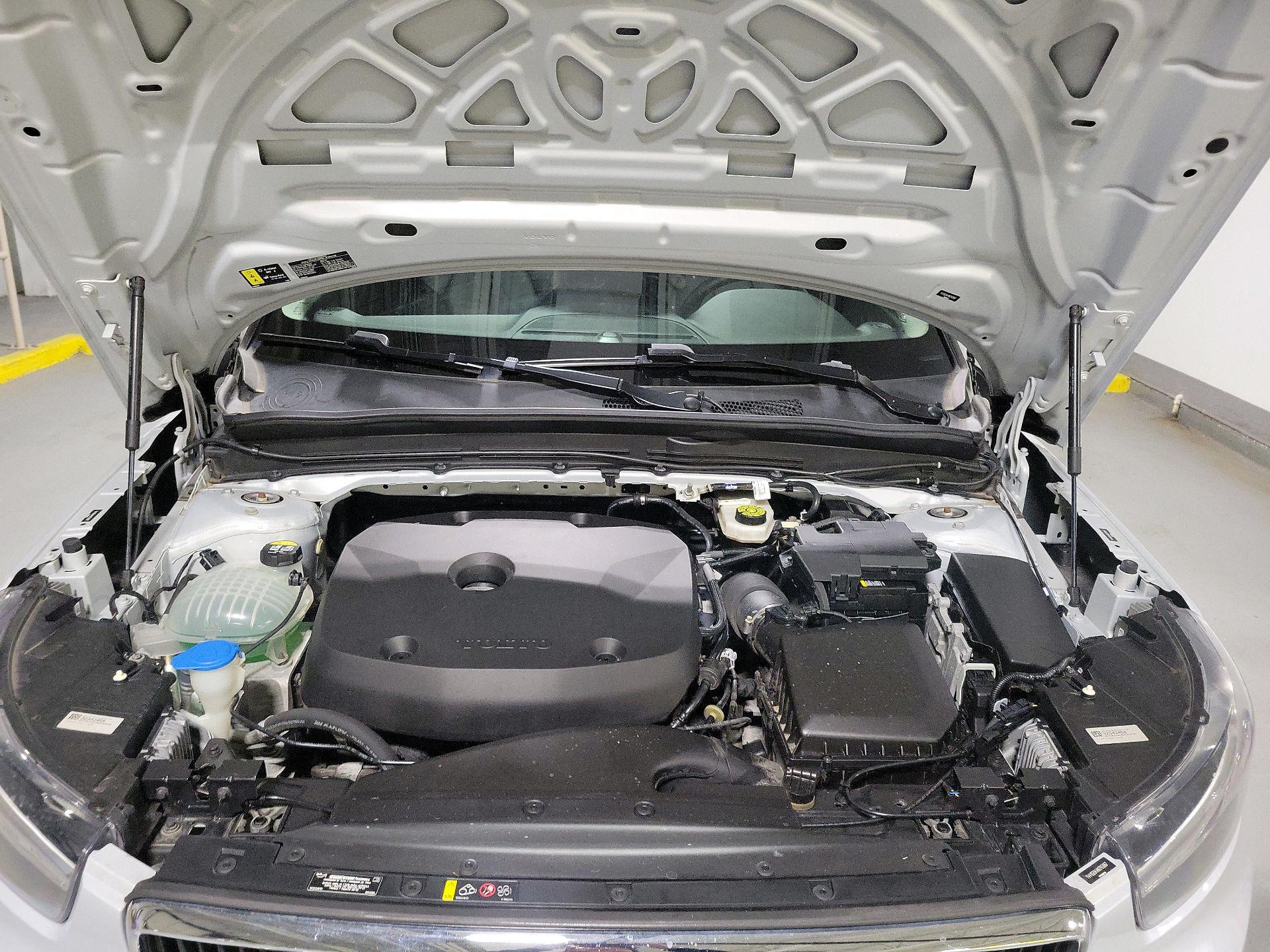 Thumbnail: 2022 Volvo XC40 - 20