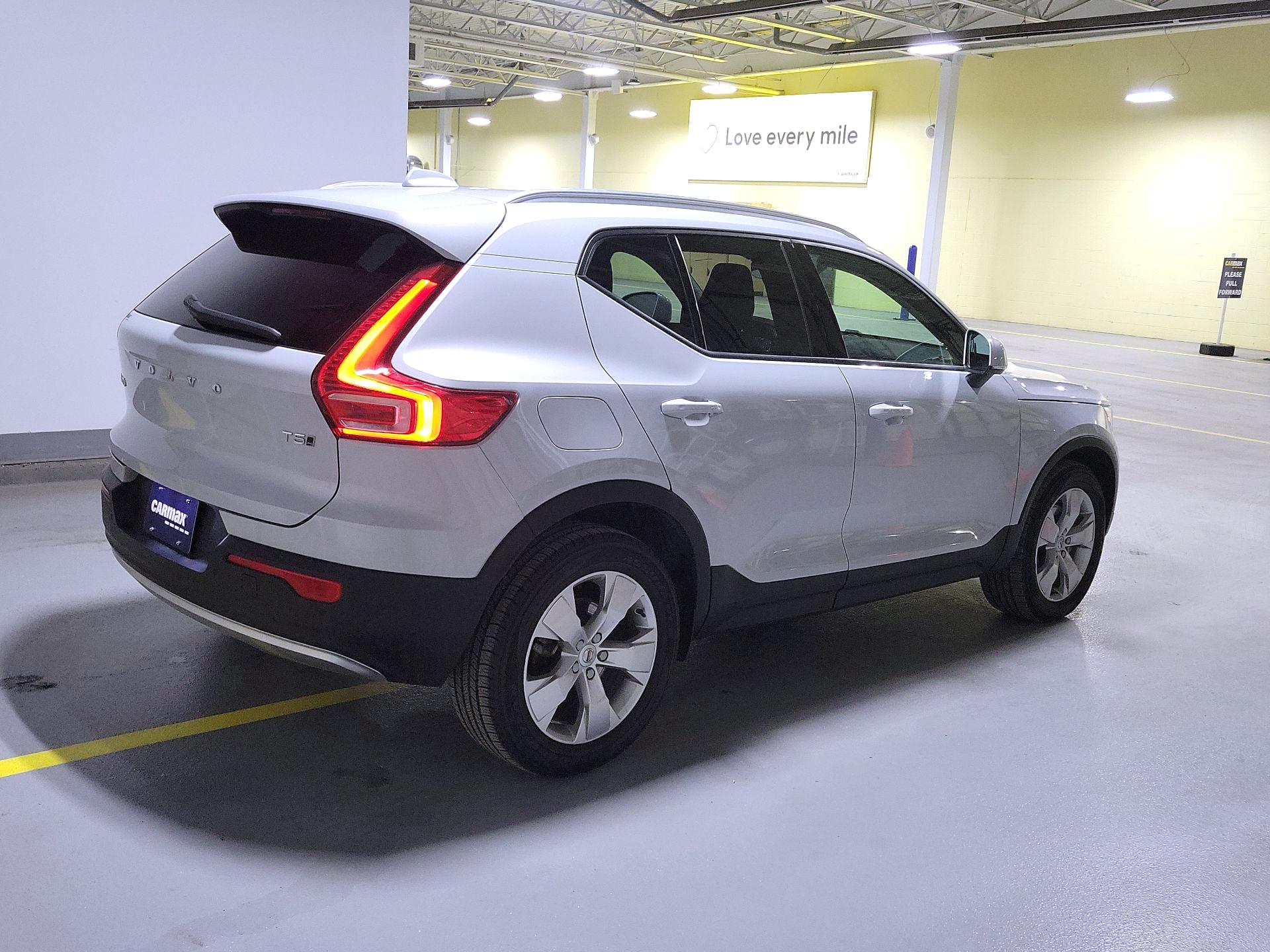 Thumbnail: 2022 Volvo XC40 - 5