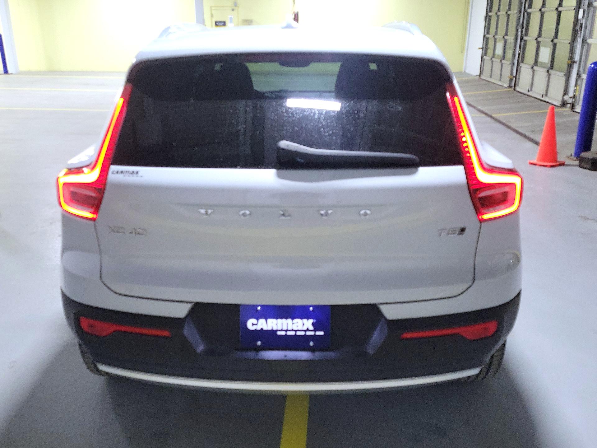 Thumbnail: 2022 Volvo XC40 - 6