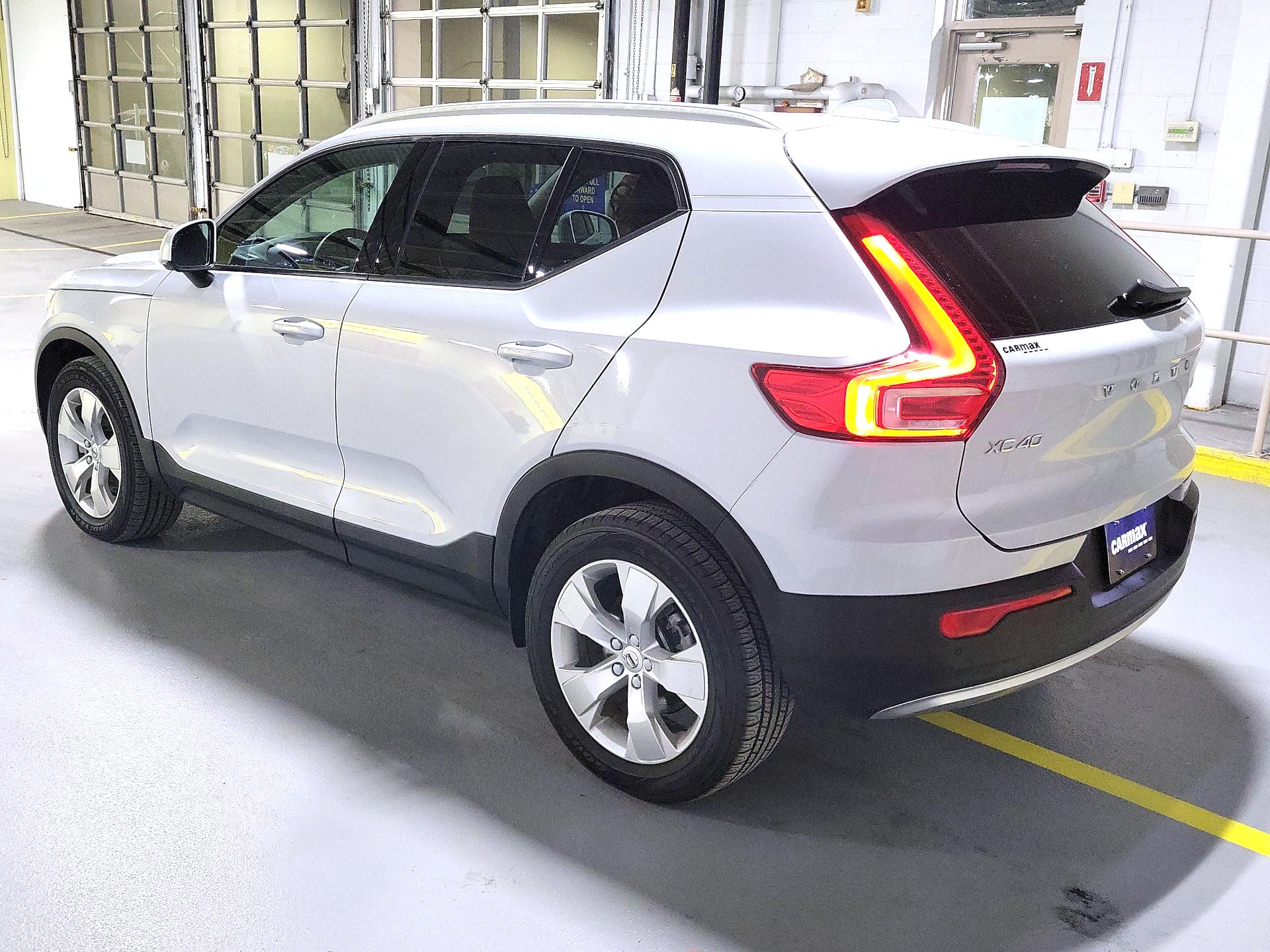 Thumbnail: 2022 Volvo XC40 - 7