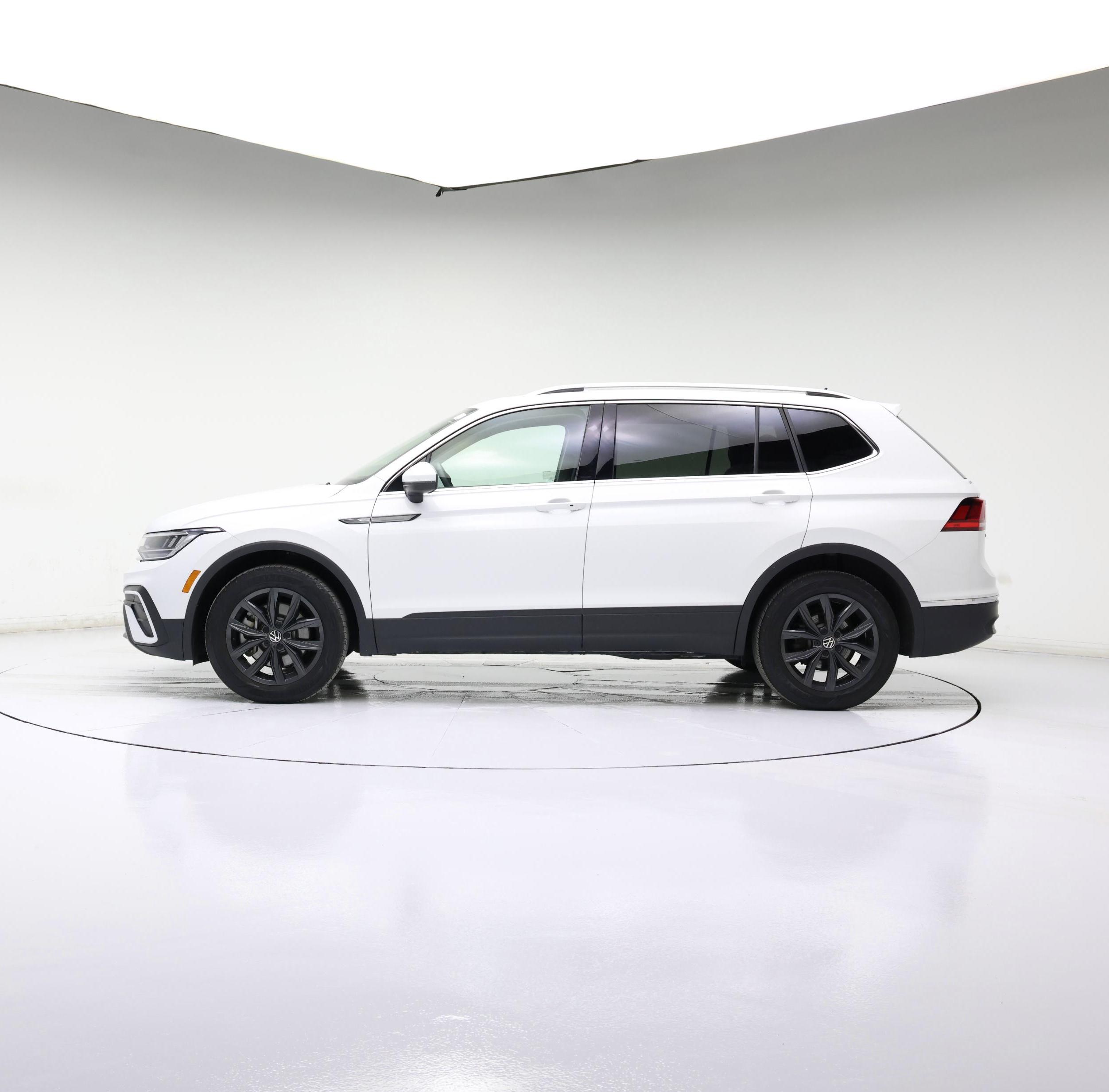 Thumbnail: 2024 Volkswagen Tiguan - 3