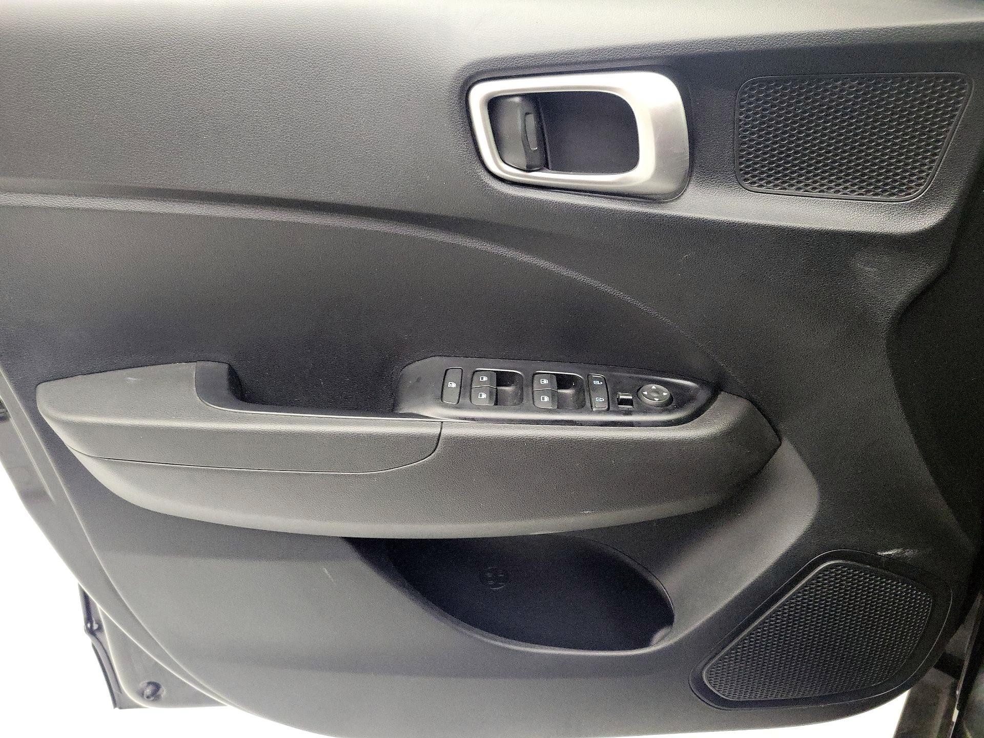 Thumbnail: 2023 Hyundai Venue - 12