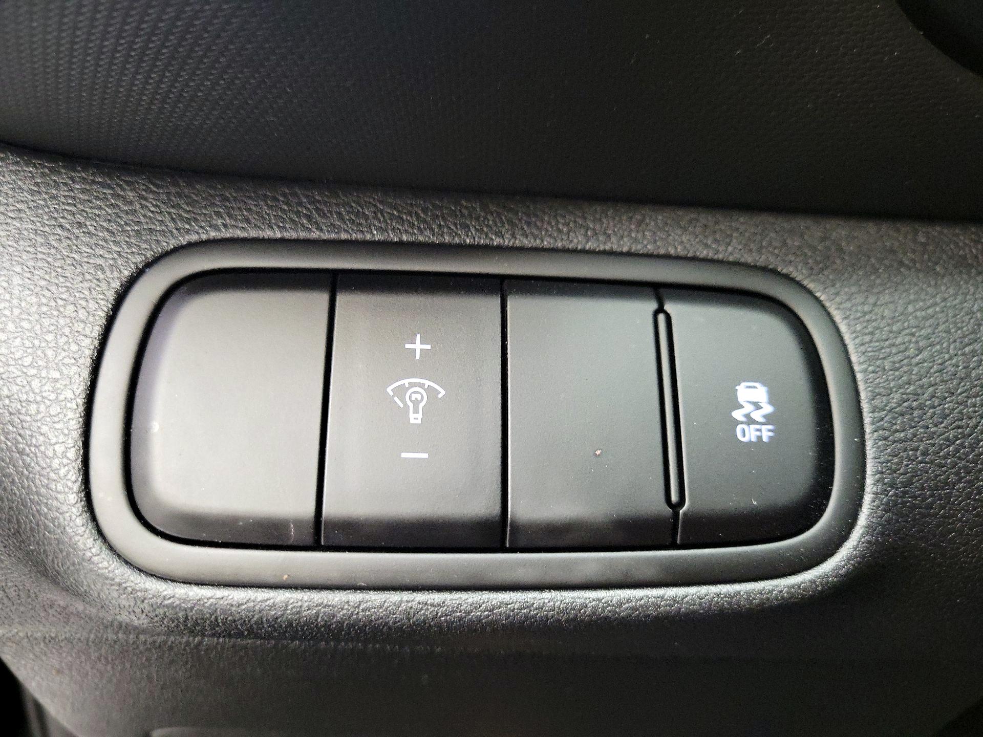 Thumbnail: 2023 Hyundai Venue - 13