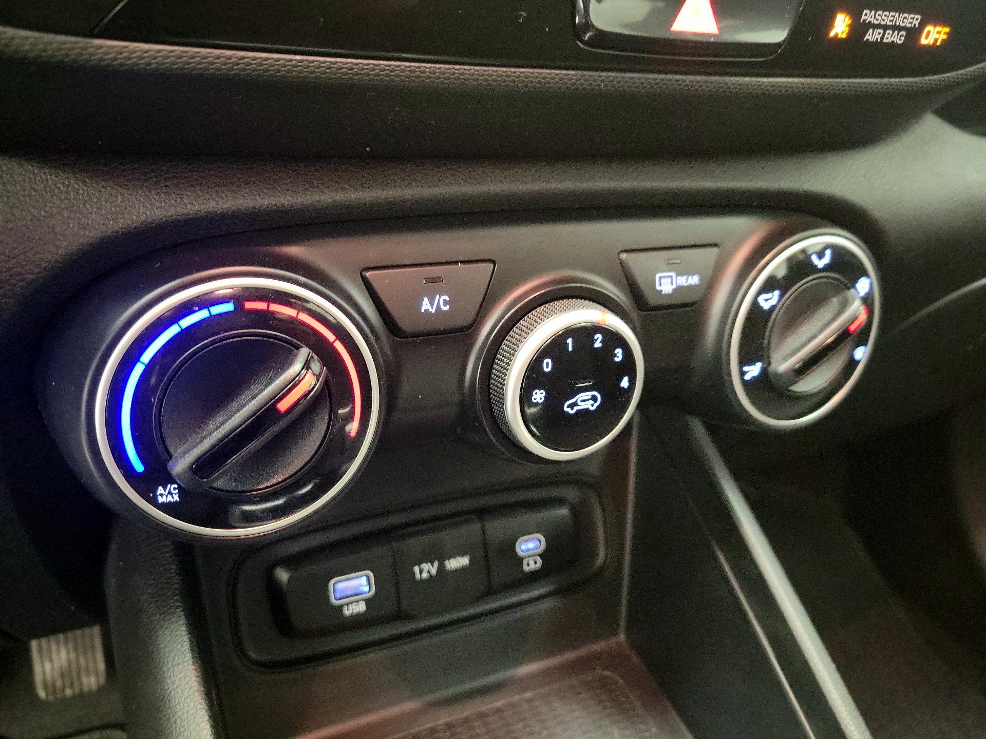 Thumbnail: 2023 Hyundai Venue - 16