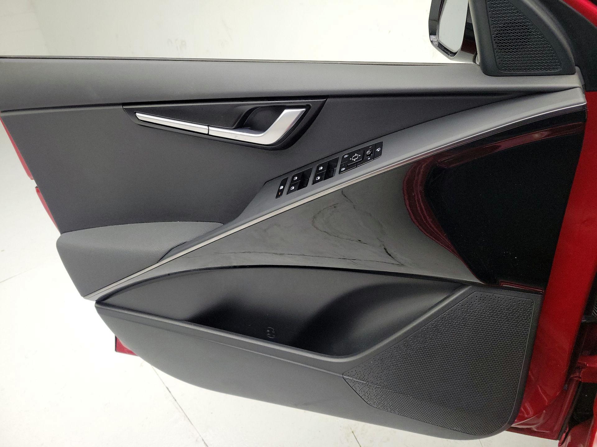 Thumbnail: 2023 Kia Niro - 12