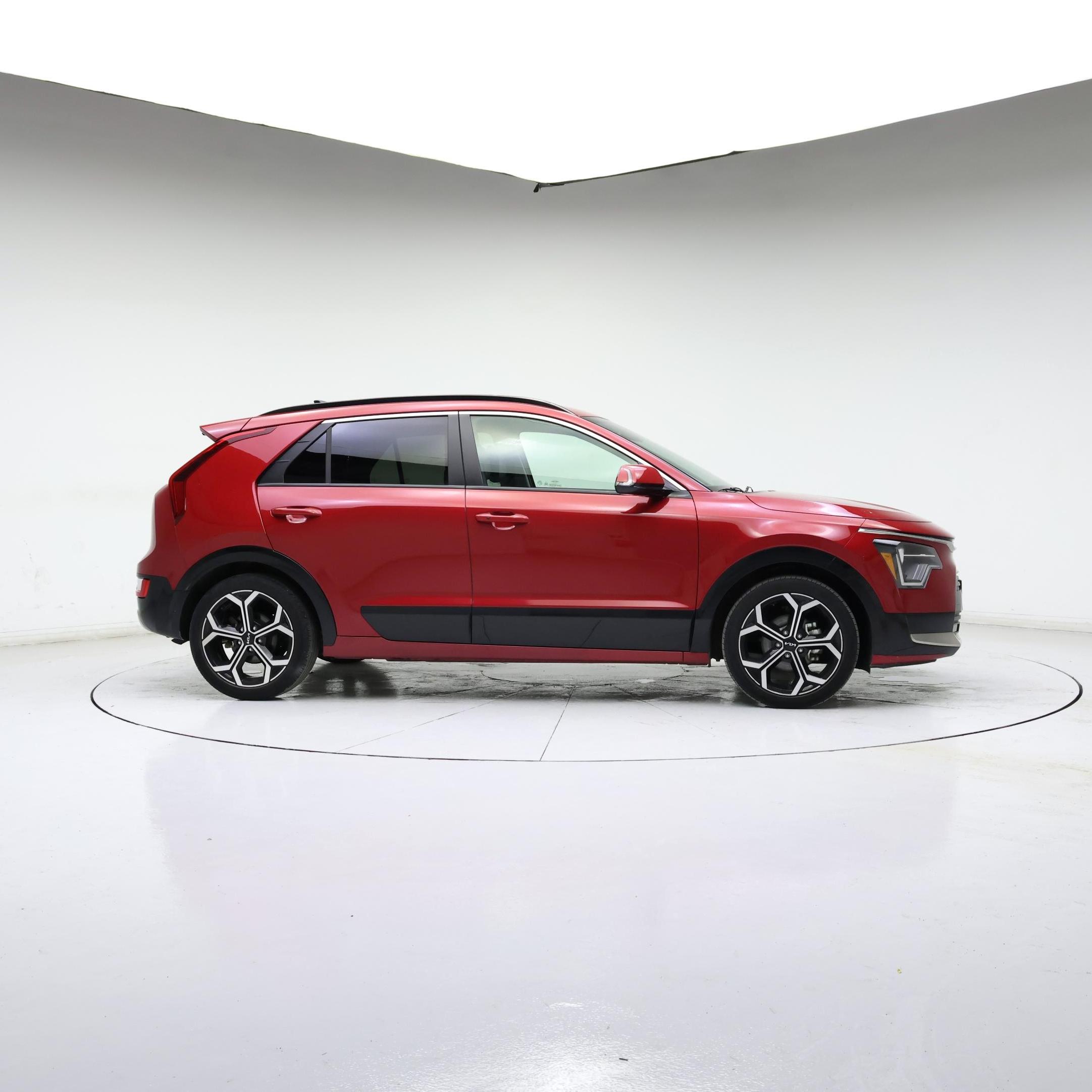 Thumbnail: 2023 Kia Niro - 7