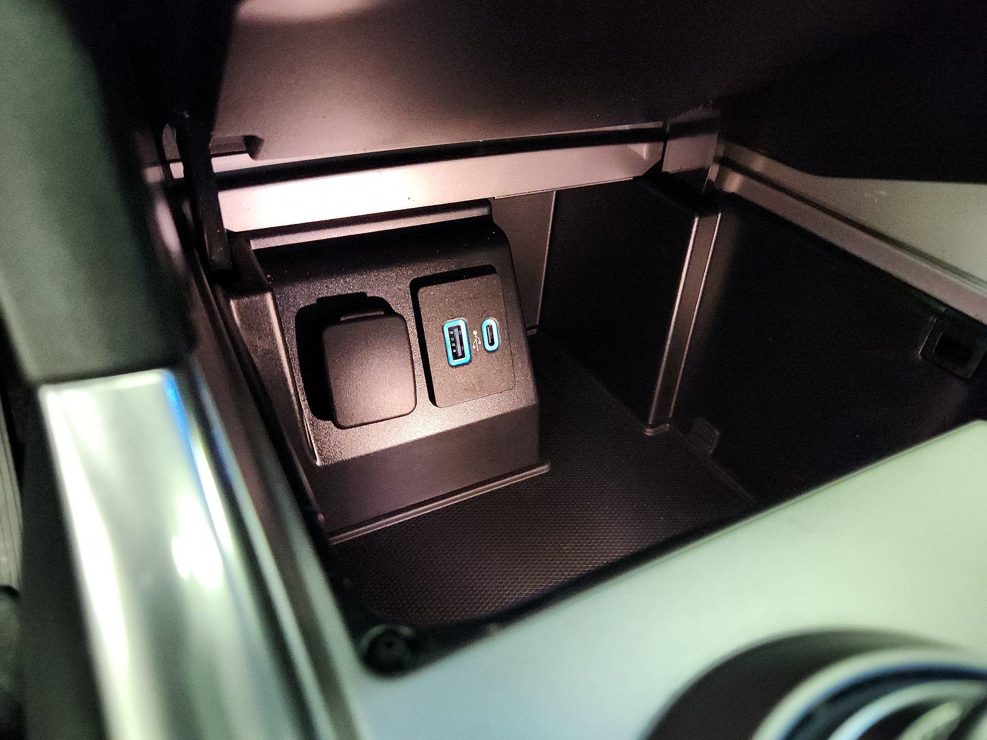 Thumbnail: 2020 Ford Explorer - 19