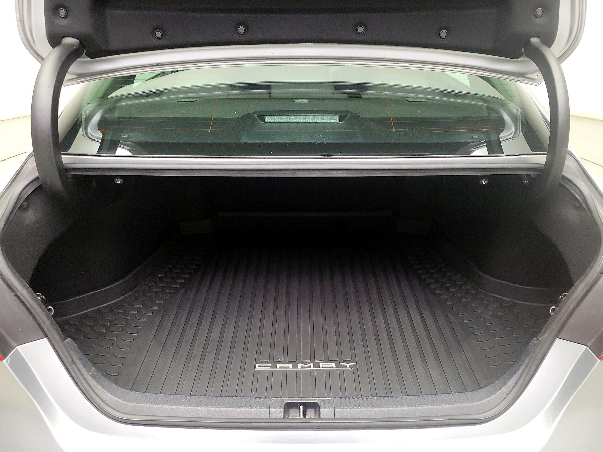 Thumbnail: 2020 Toyota Camry - 20