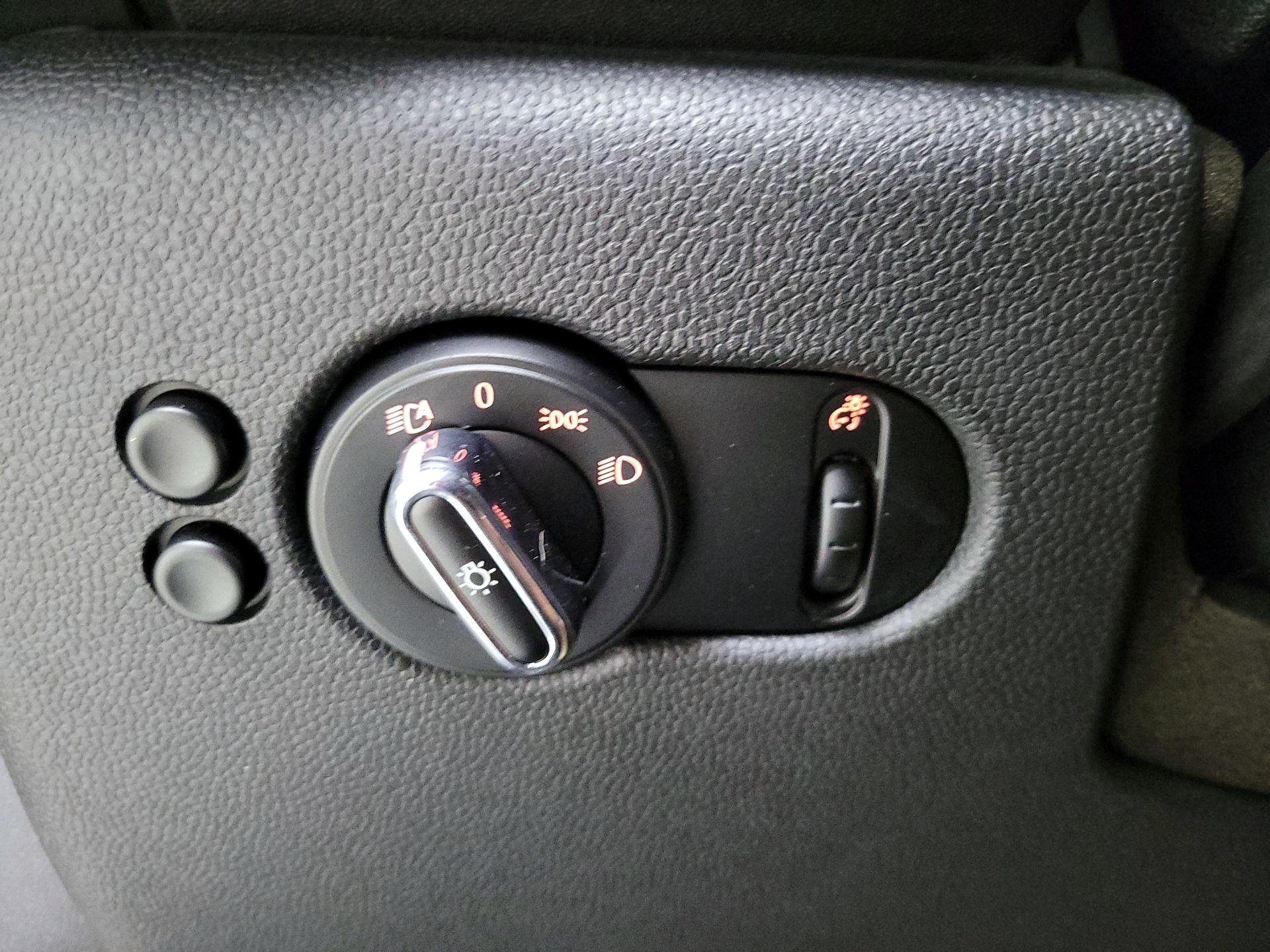 Thumbnail: 2015 MINI Cooper Hardtop - 13