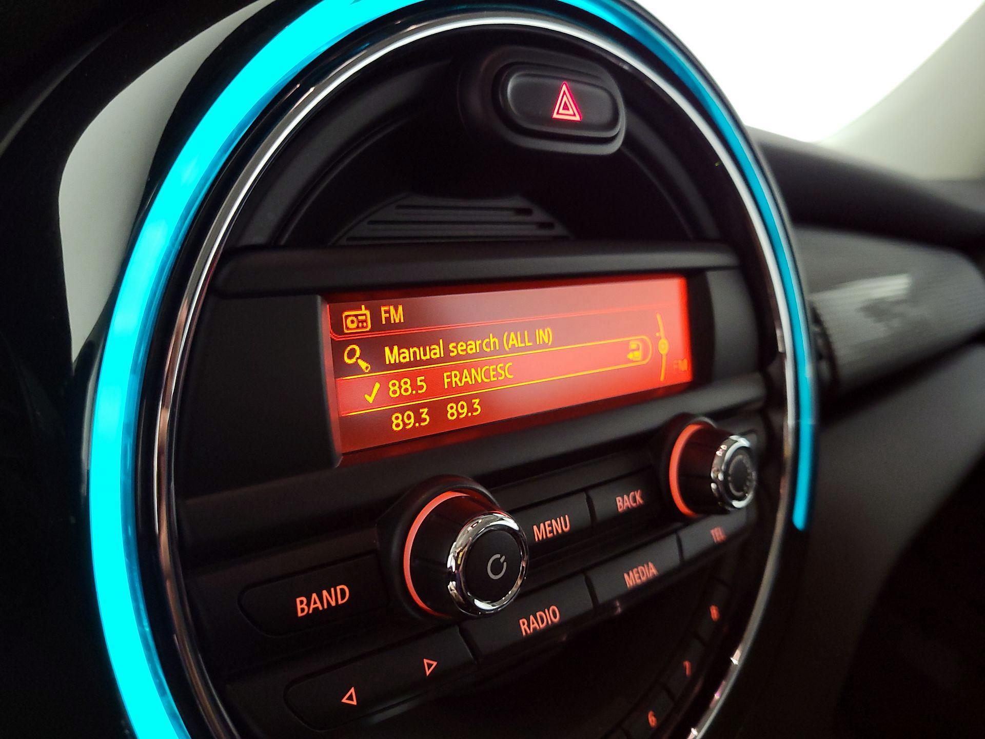 Thumbnail: 2015 MINI Cooper Hardtop - 14