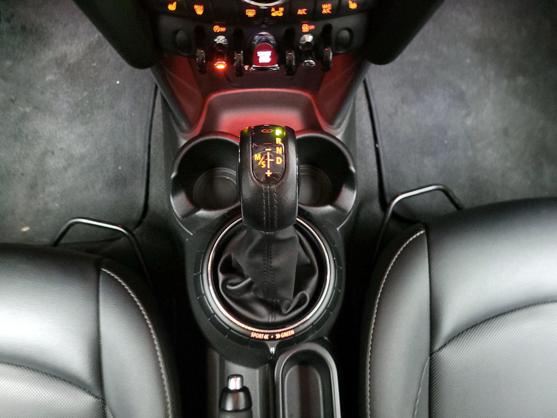 Thumbnail: 2015 MINI Cooper Hardtop - 16