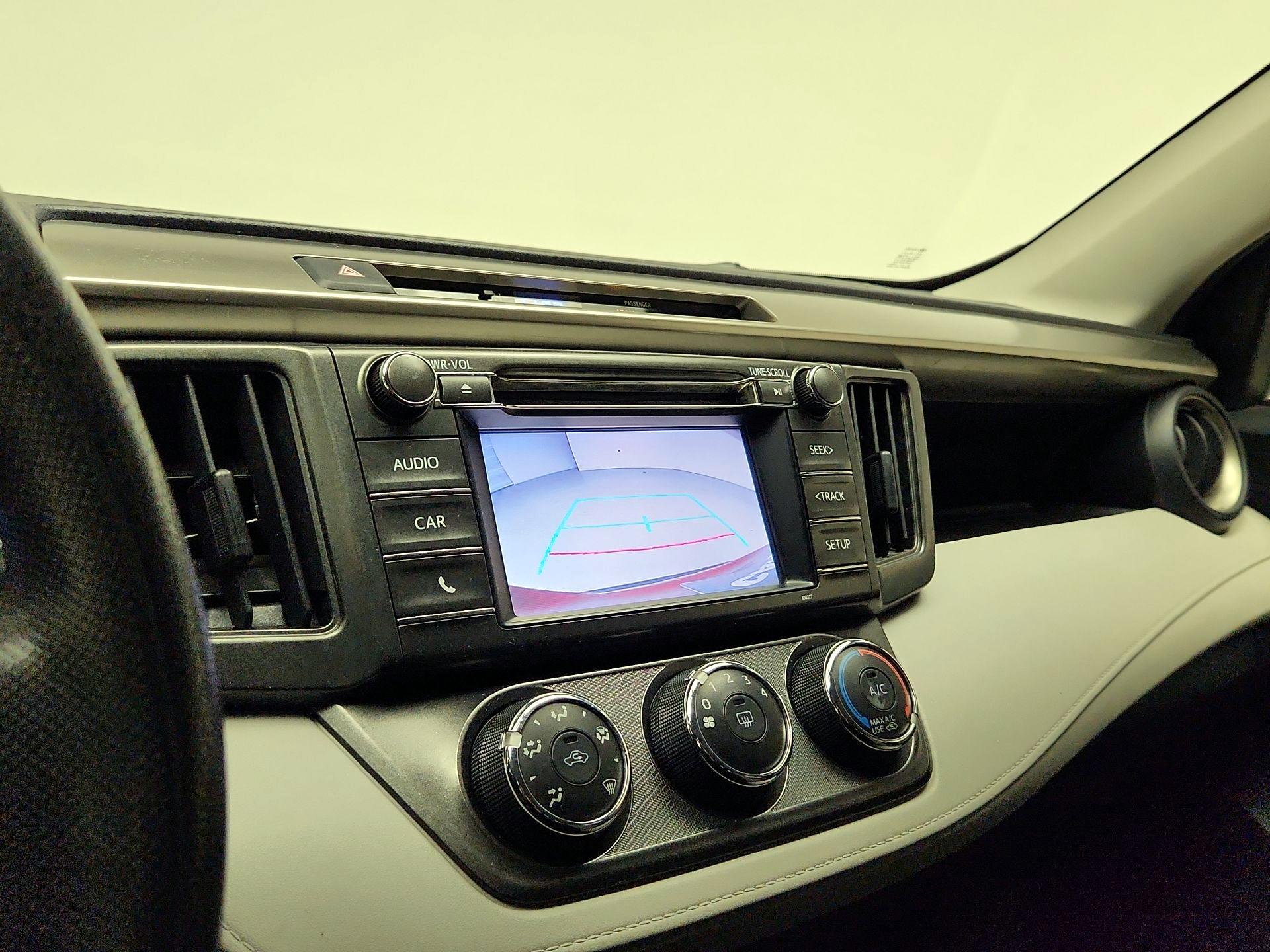 Thumbnail: 2015 Toyota RAV4 - 14