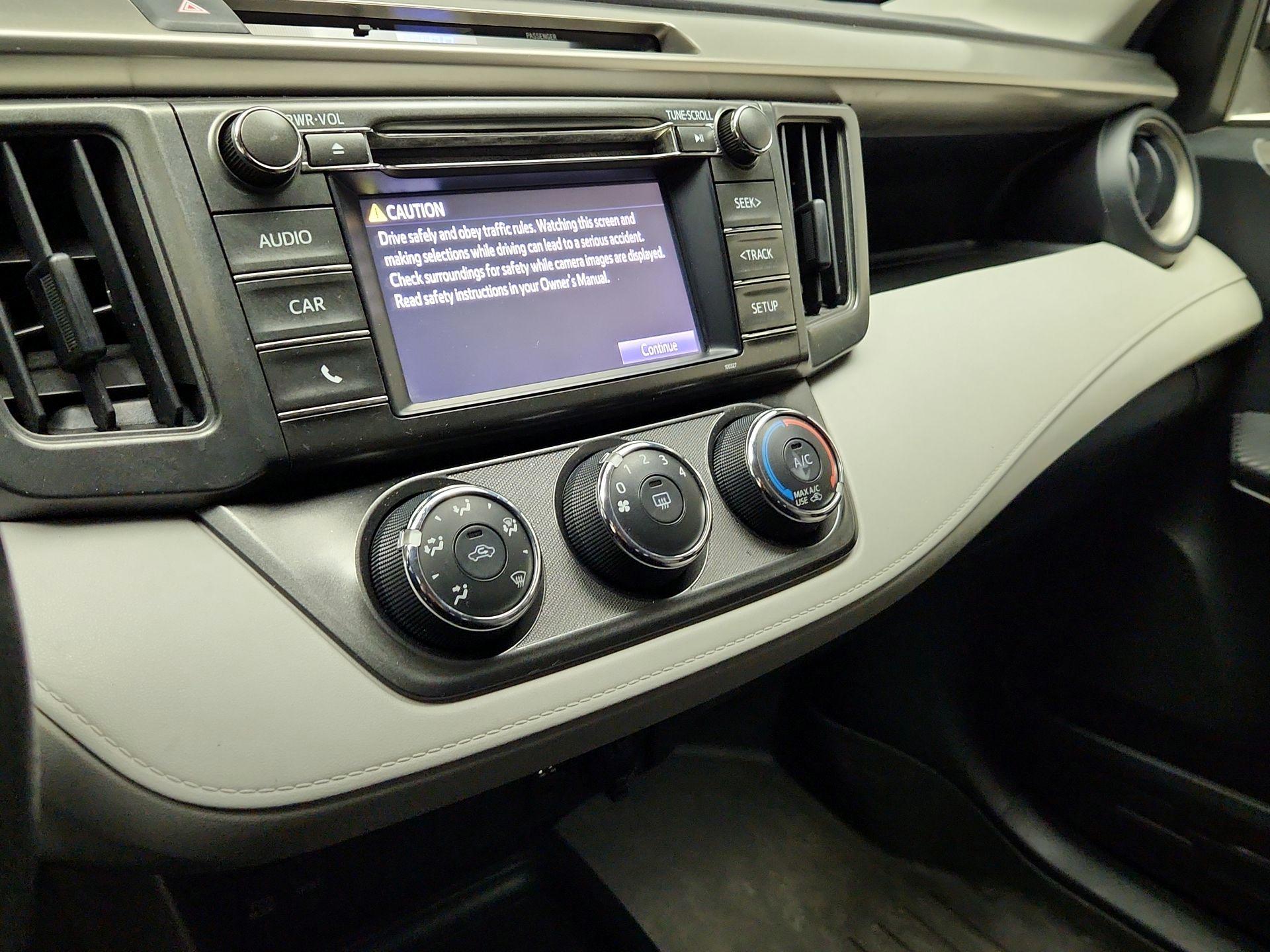 Thumbnail: 2015 Toyota RAV4 - 16