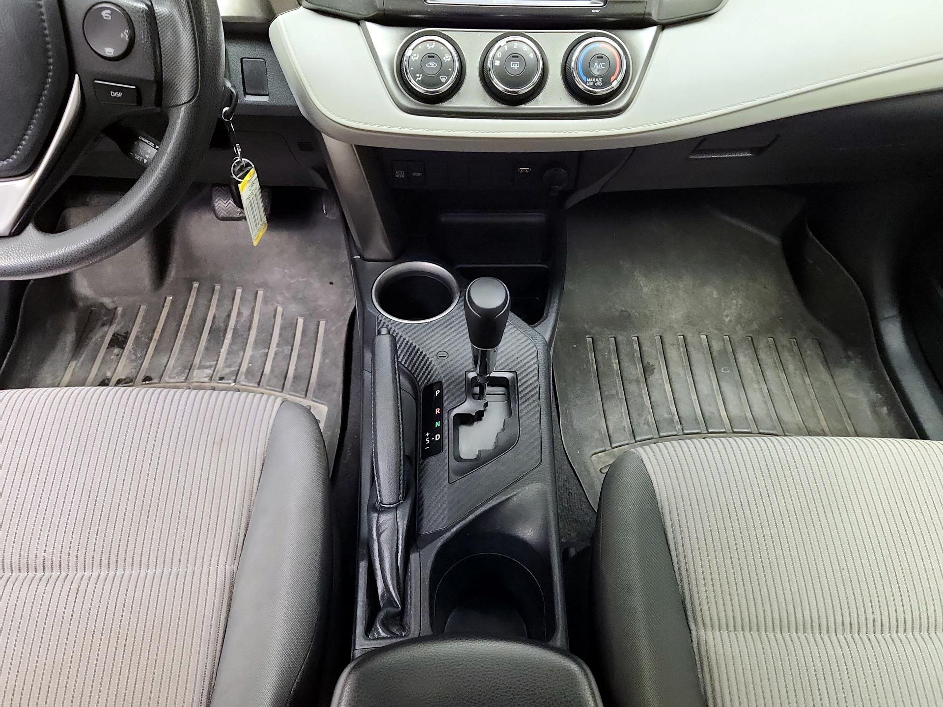 Thumbnail: 2015 Toyota RAV4 - 17