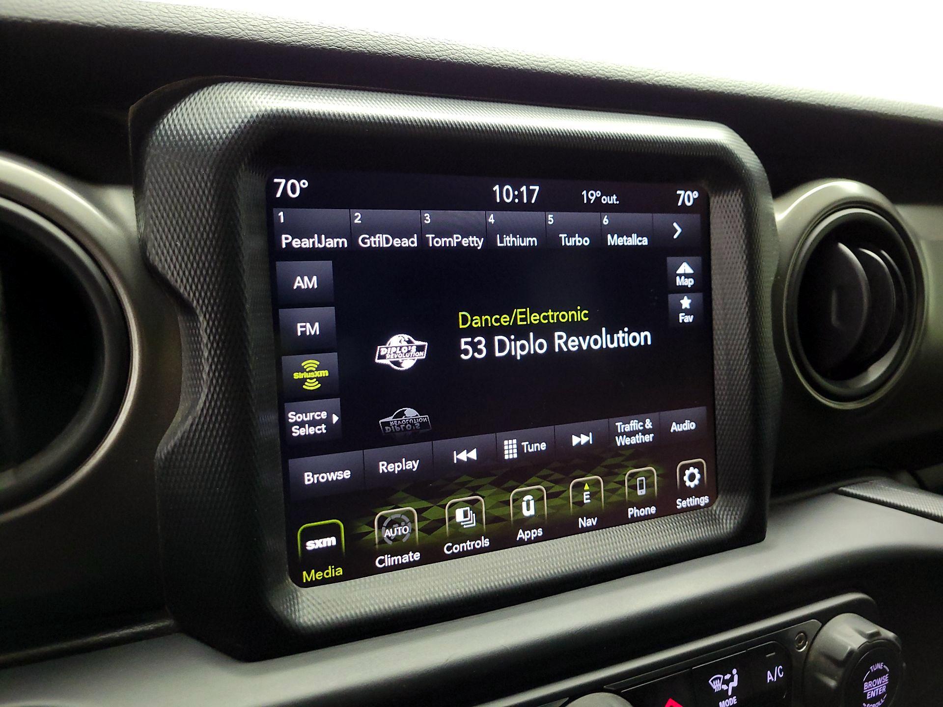 Thumbnail: 2022 Jeep Wrangler - 15