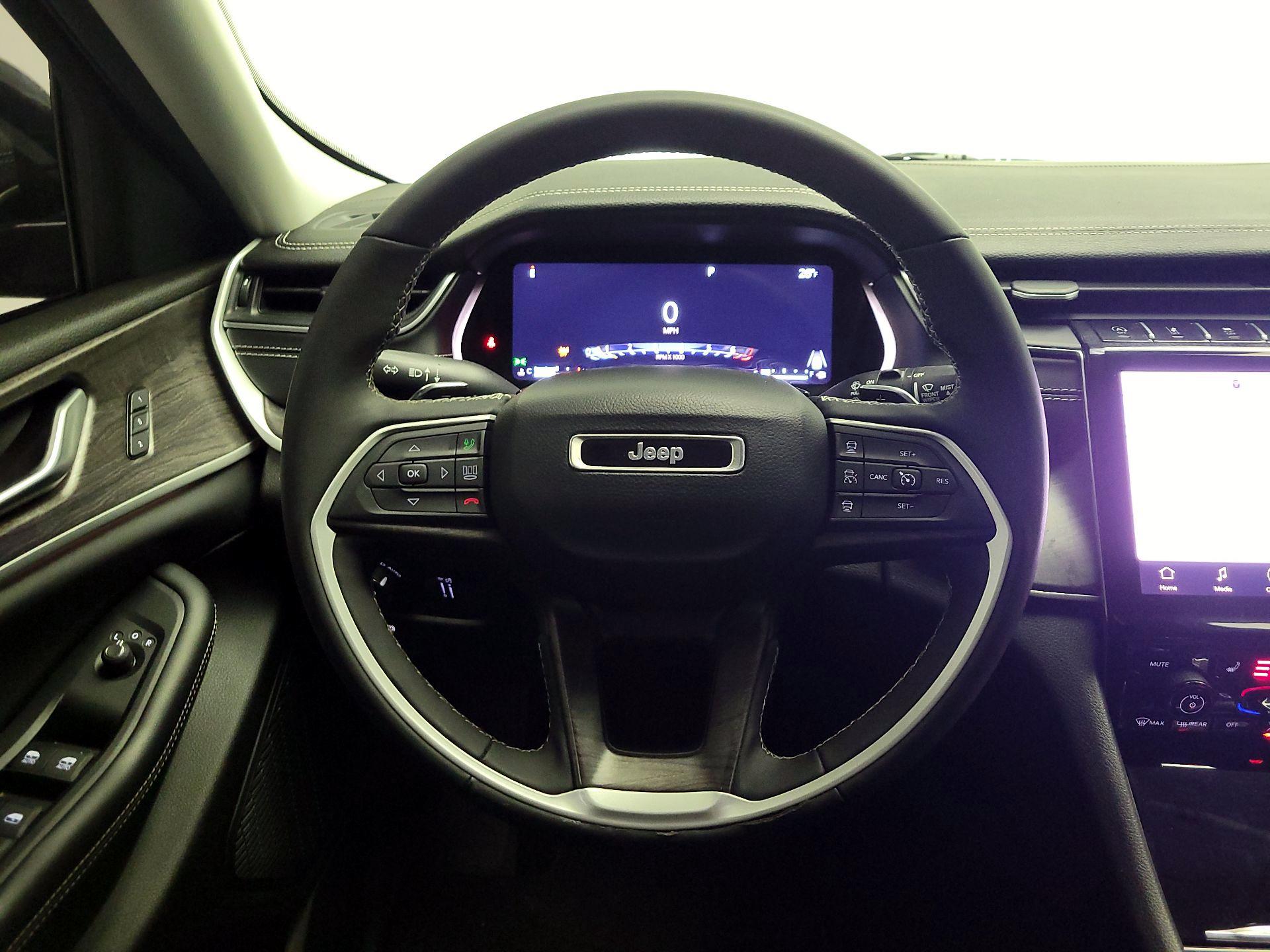 Thumbnail: 2023 Jeep Grand Cherokee - 10