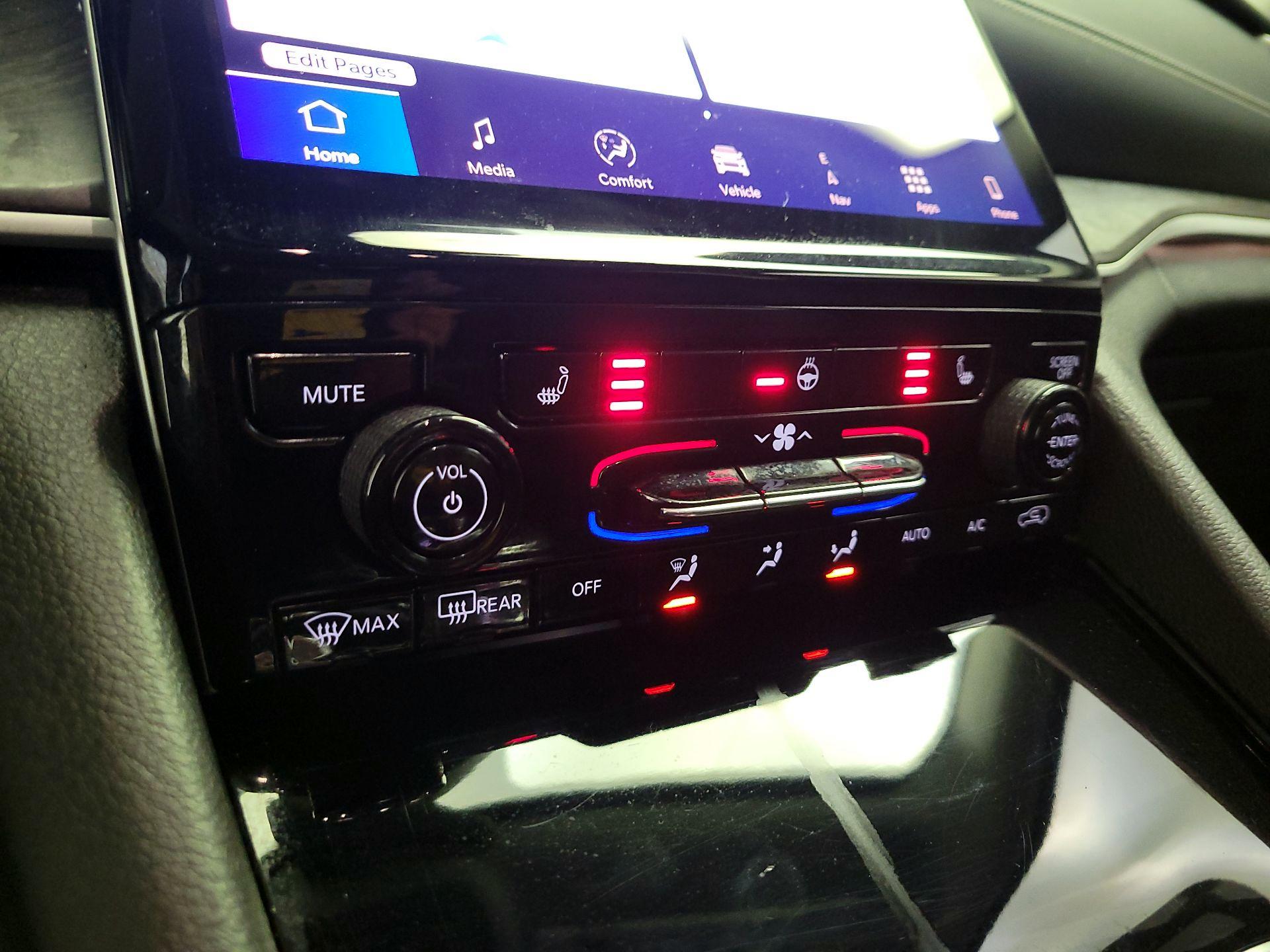 Thumbnail: 2023 Jeep Grand Cherokee - 16