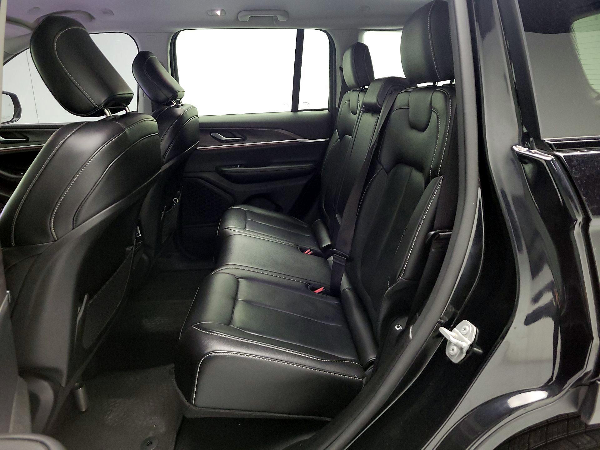 Thumbnail: 2023 Jeep Grand Cherokee - 18