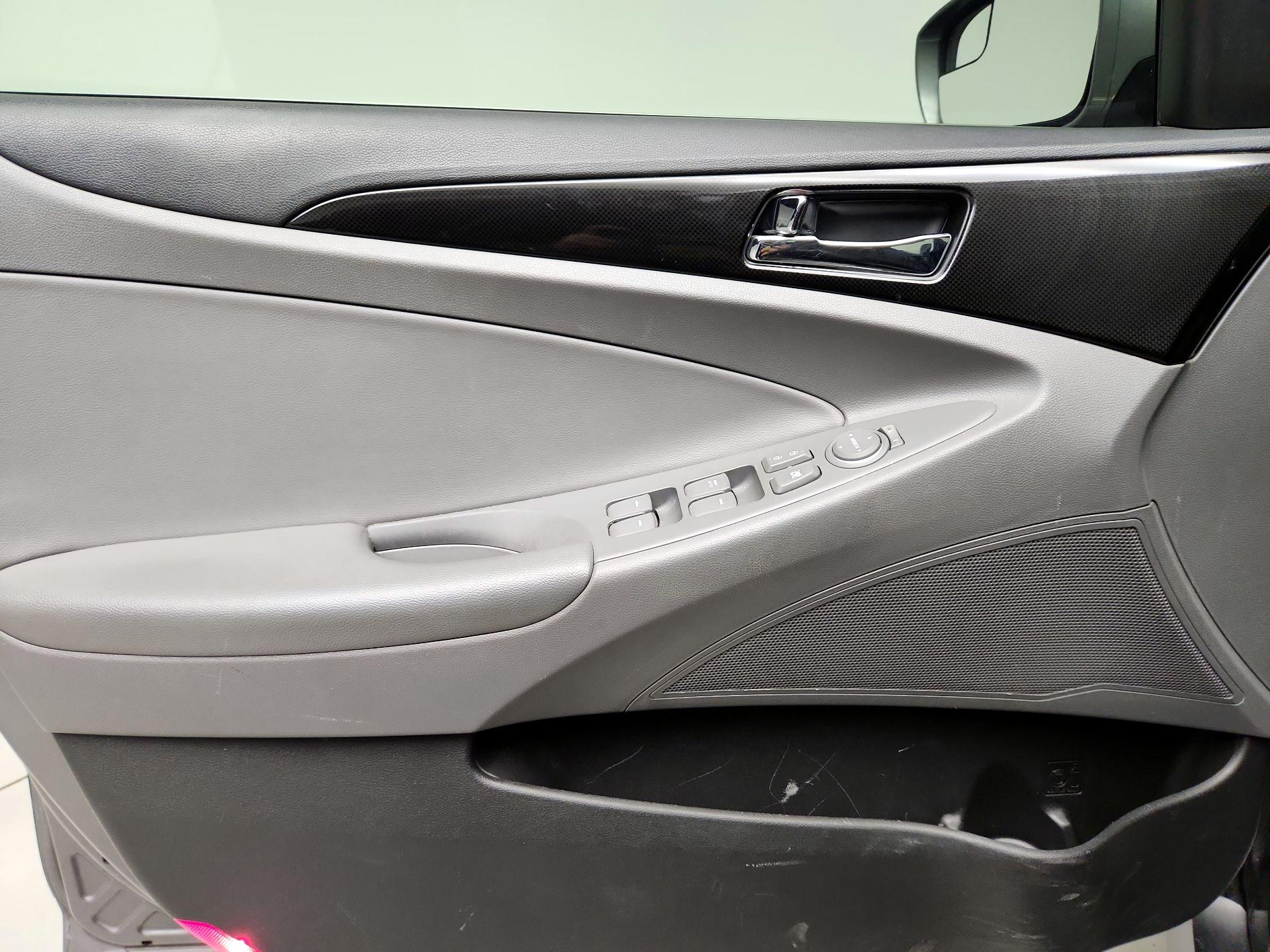 Thumbnail: 2014 Hyundai Sonata - 12