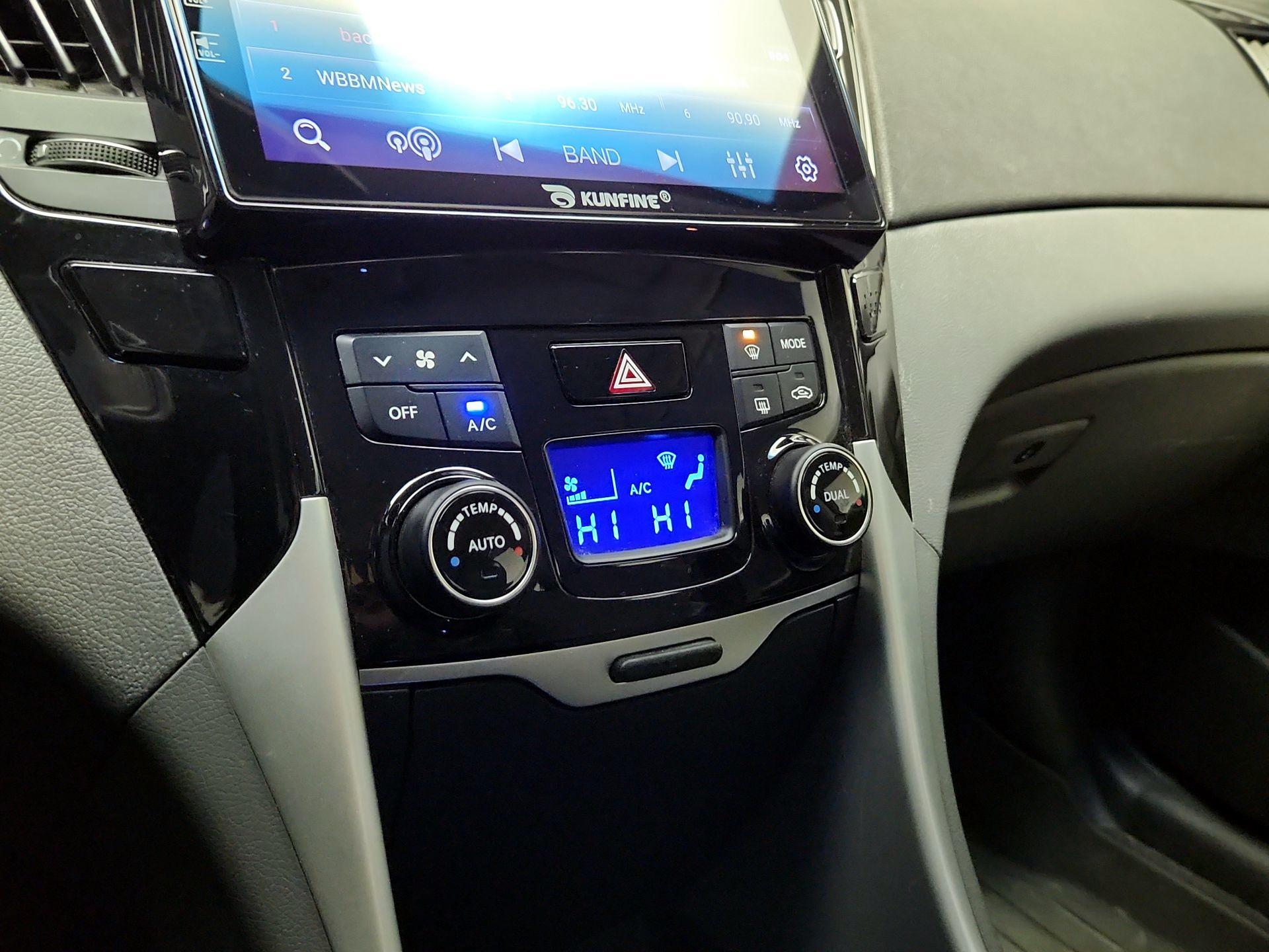 Thumbnail: 2014 Hyundai Sonata - 16