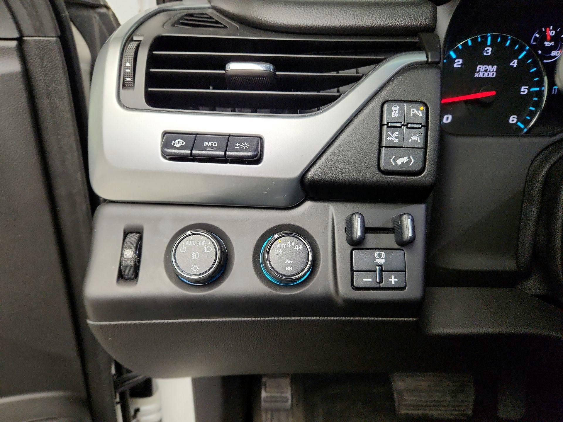 Thumbnail: 2017 Chevrolet Tahoe - 13