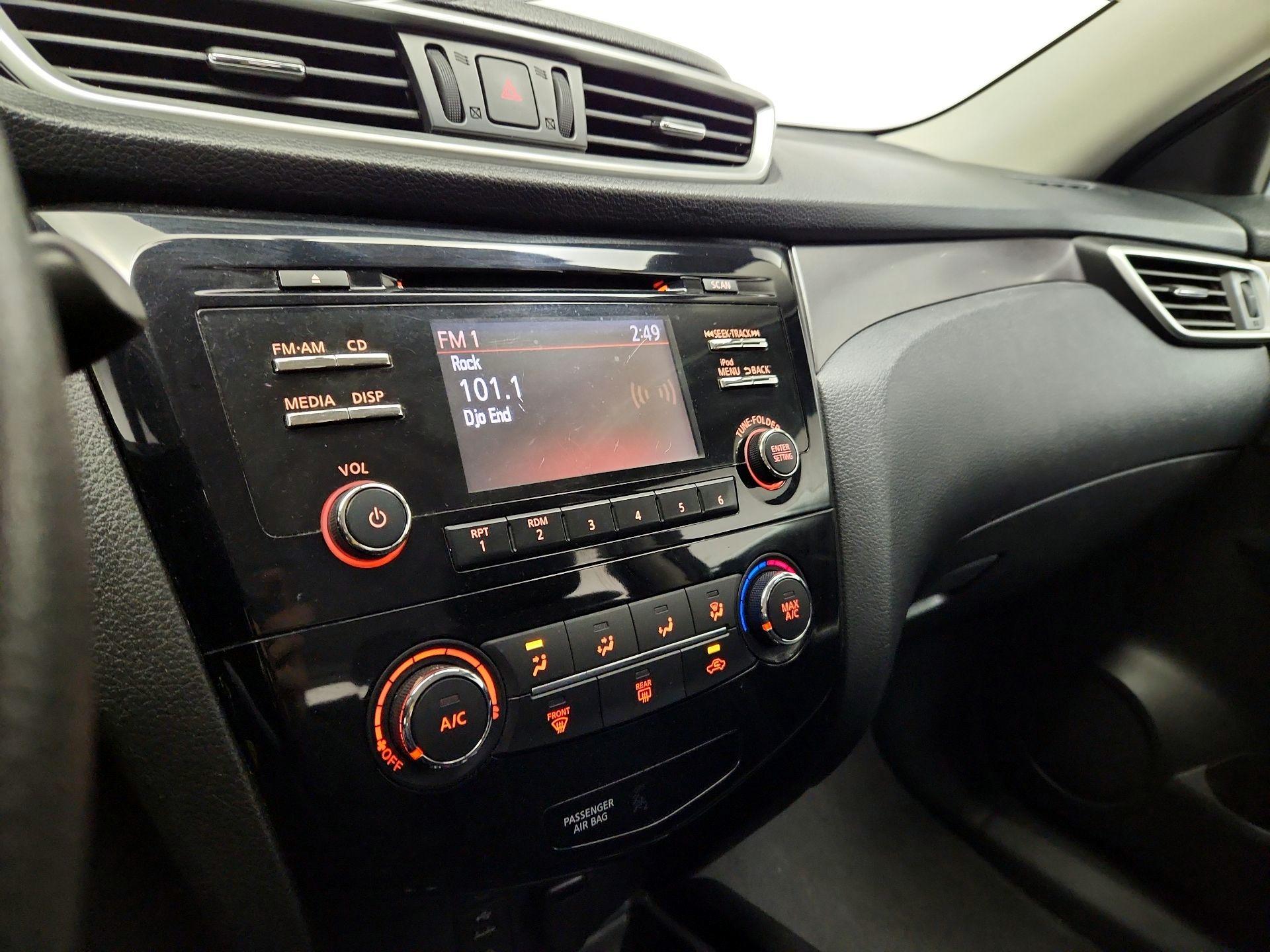 Thumbnail: 2015 Nissan Rogue - 15